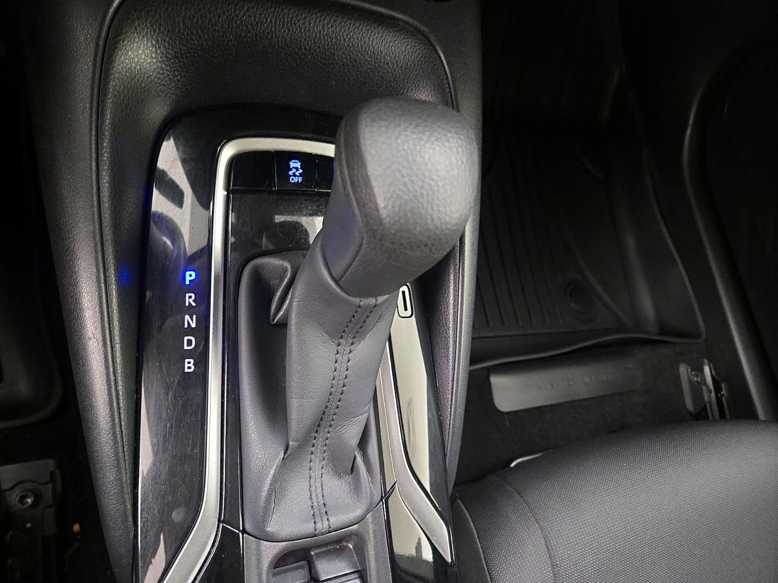 2020 Toyota Corolla LE - Photo 18