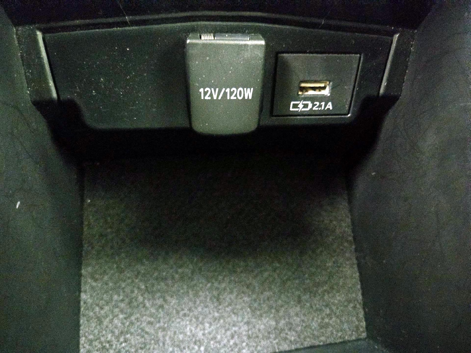 2020 Toyota Corolla LE - Photo 19