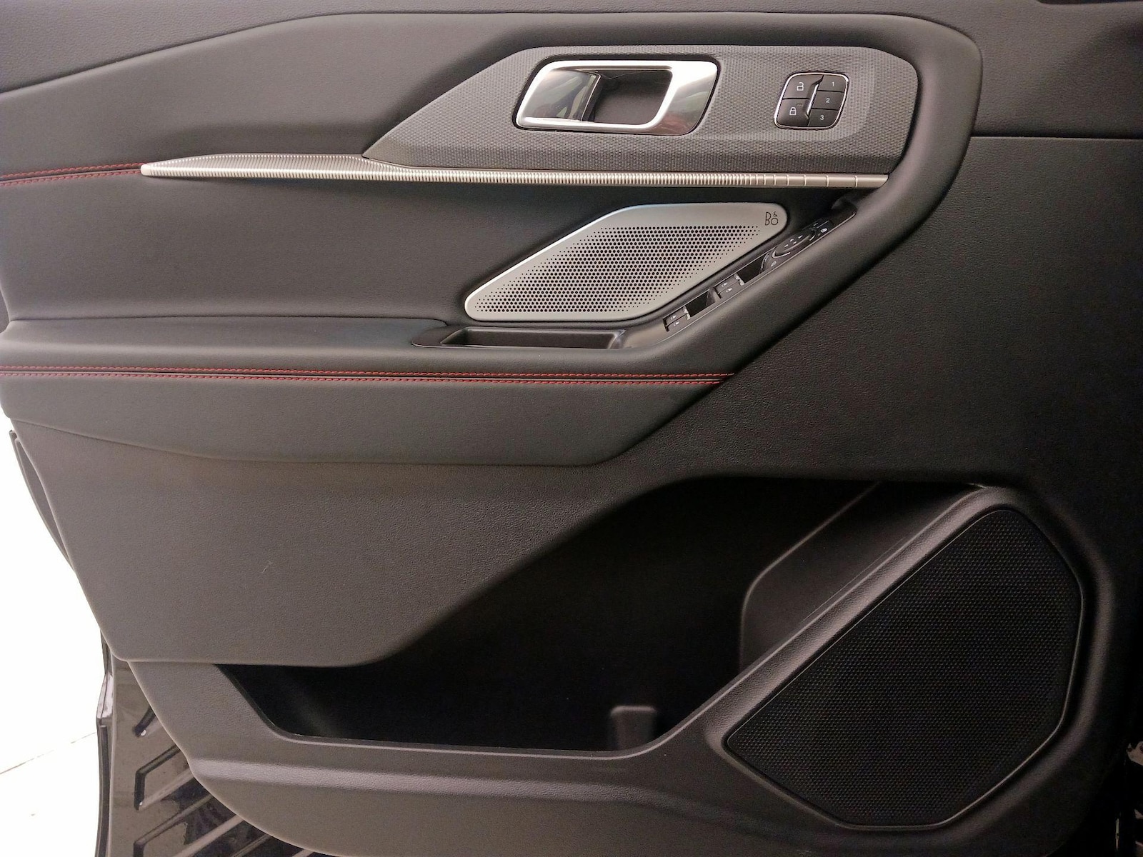 2026 Ford Explorer ST - Photo 13
