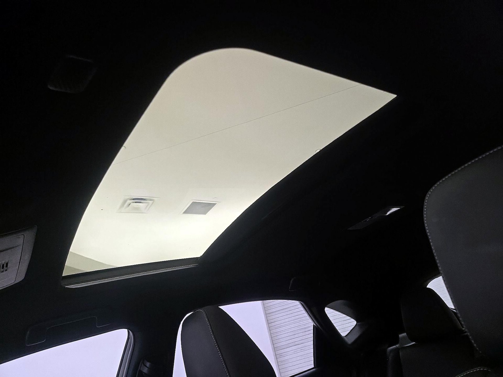 Sunroof(s) & Overhead Airbags
