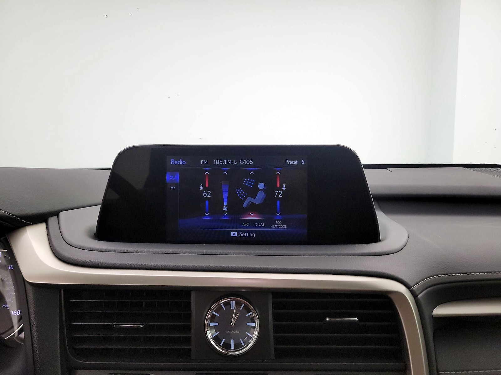 2021 Lexus RX Hybrid 450h - Photo 17