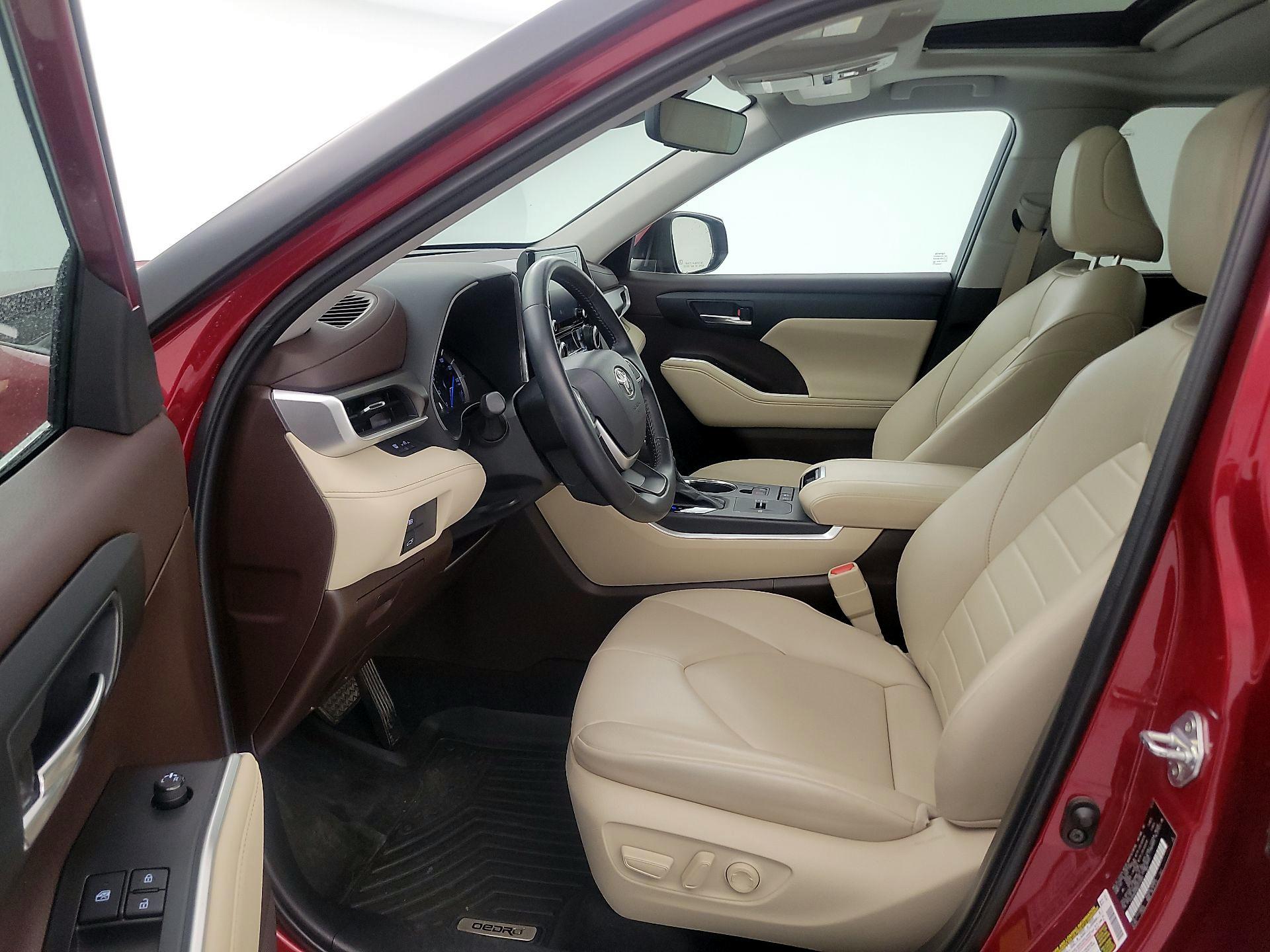 Thumbnail: 2022 Toyota Highlander - 11