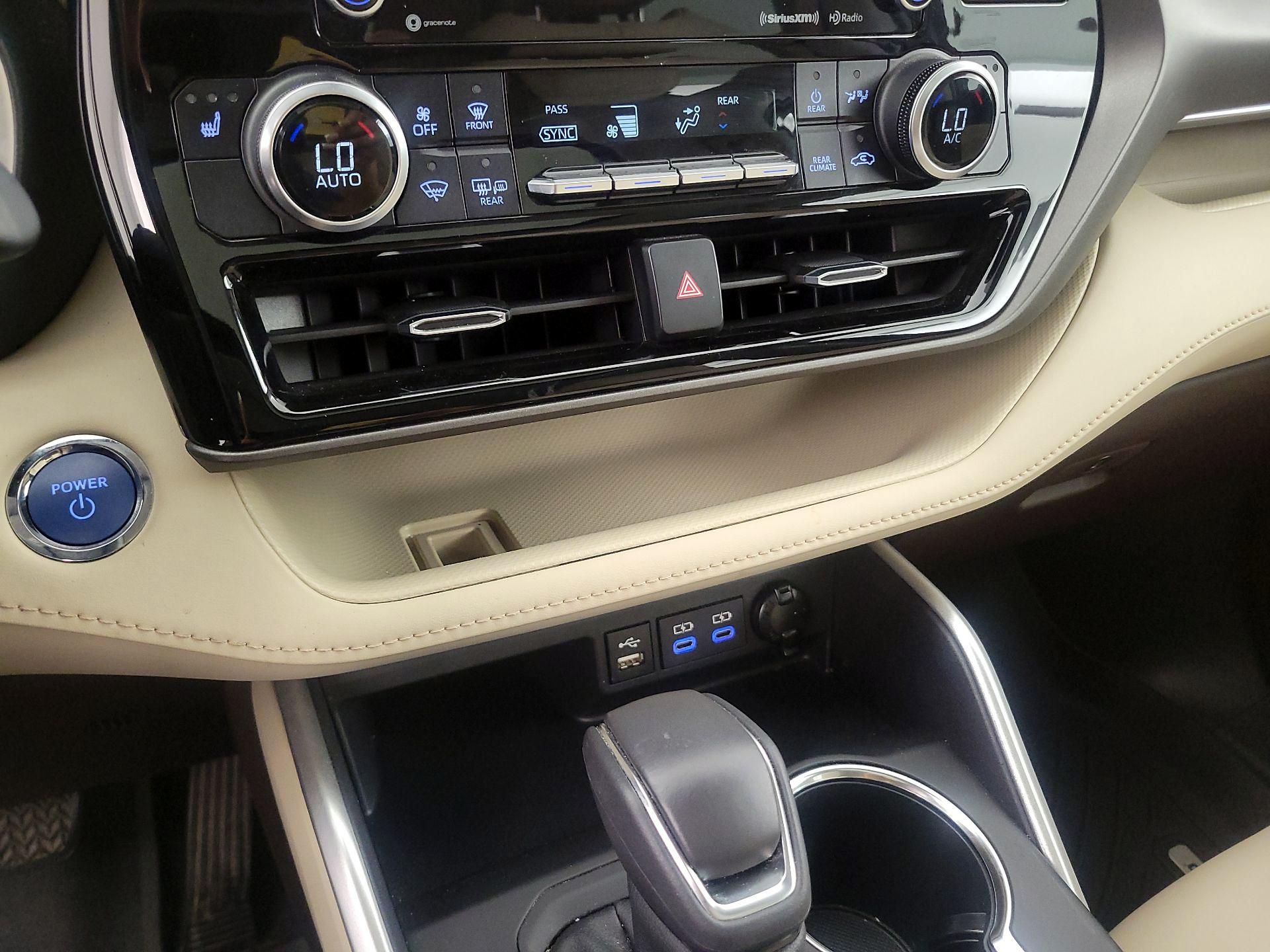 Thumbnail: 2022 Toyota Highlander - 17