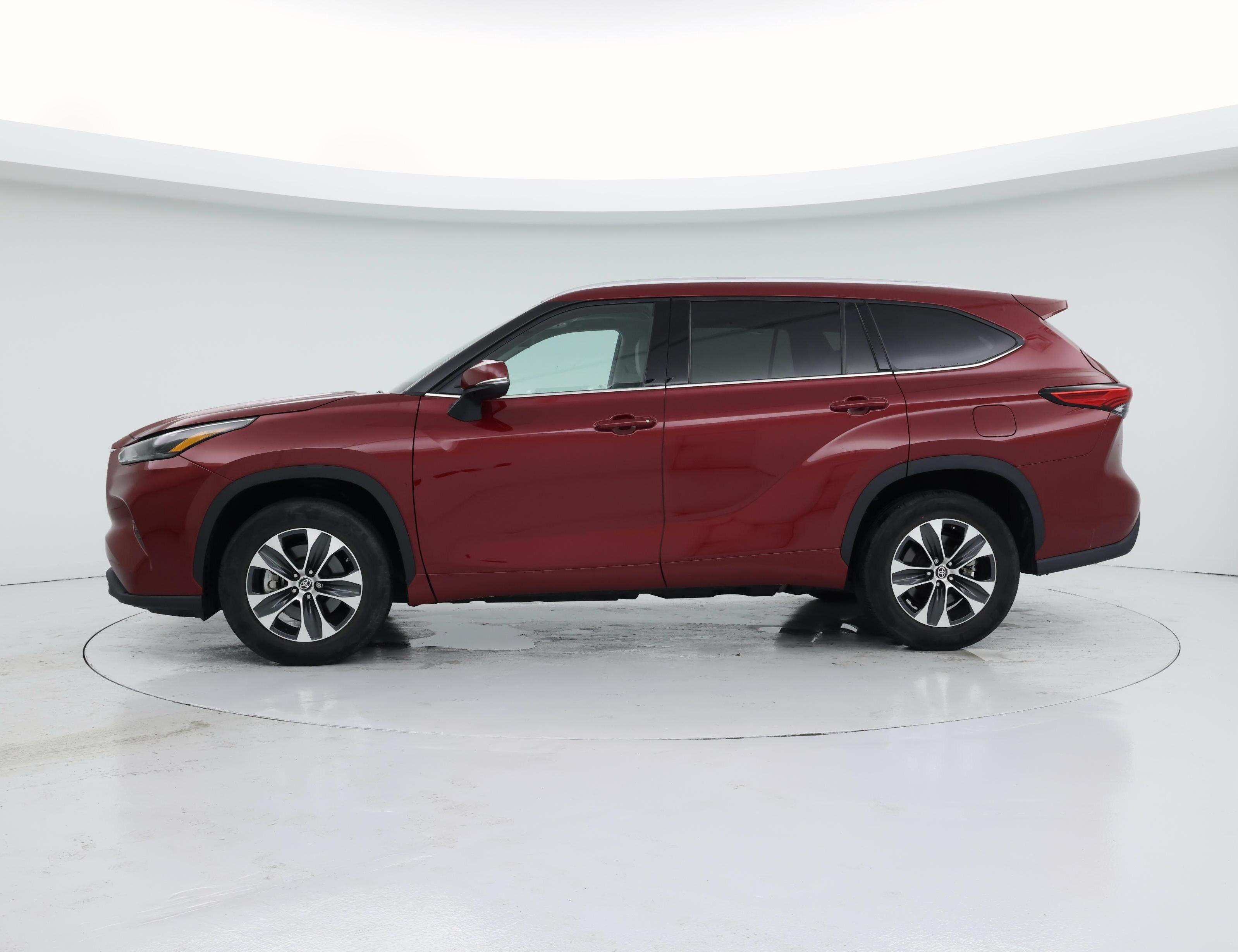Thumbnail: 2022 Toyota Highlander - 3