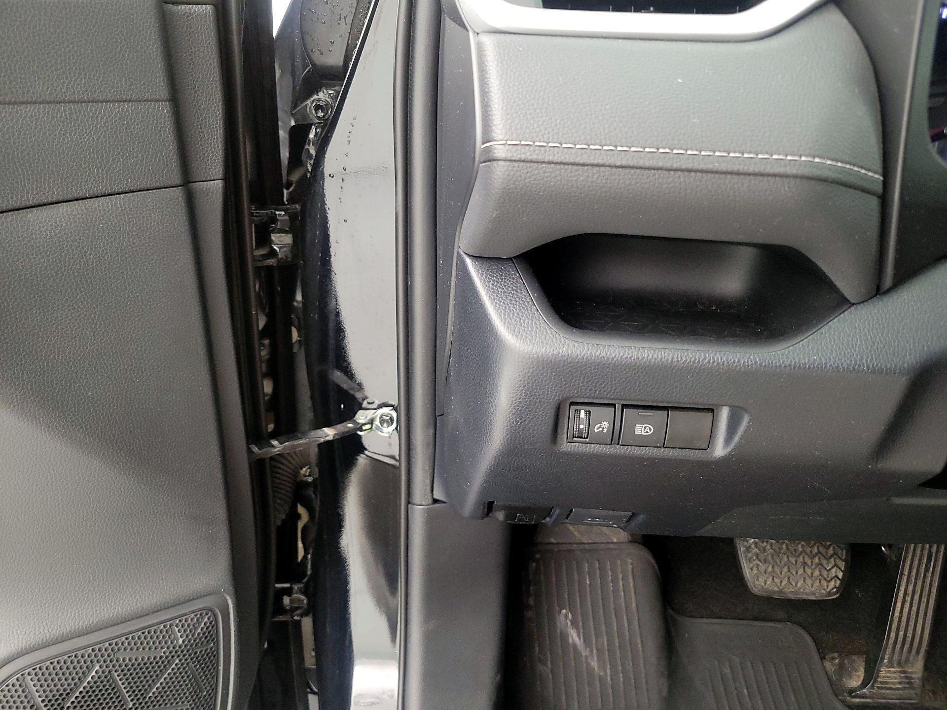 Thumbnail: 2020 Toyota RAV4 - 13