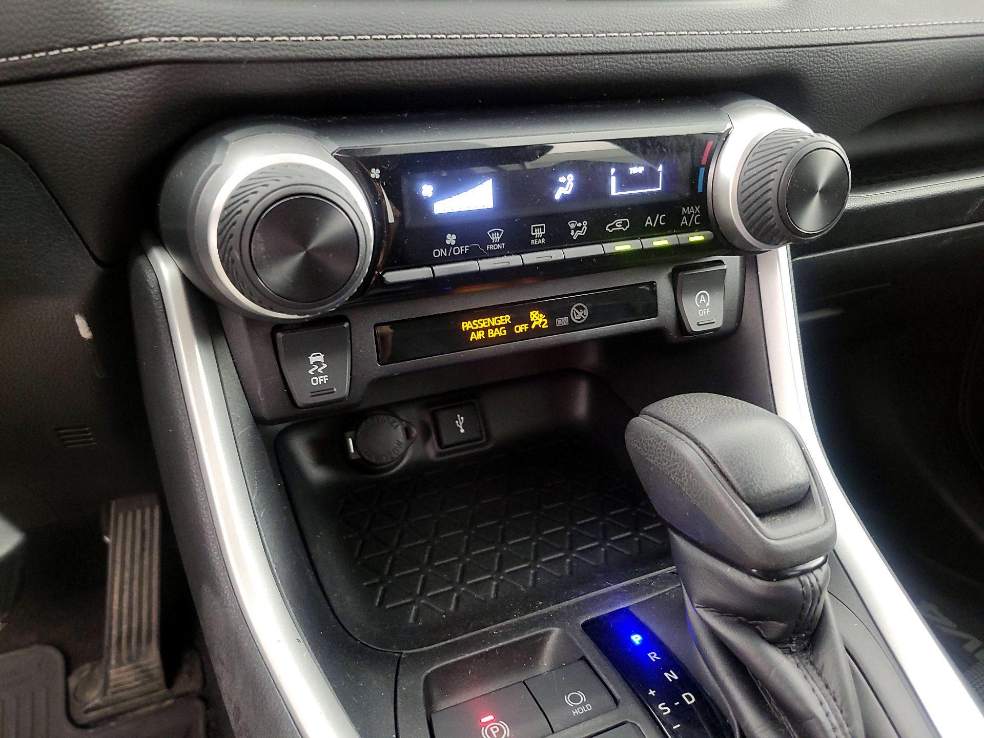 Thumbnail: 2020 Toyota RAV4 - 16