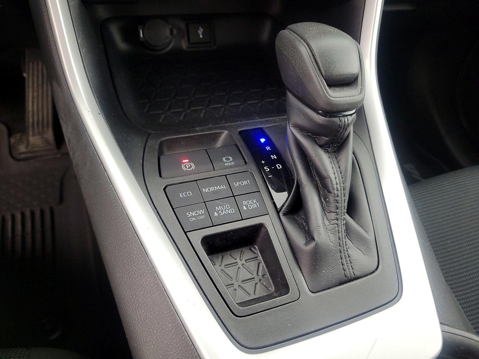 Thumbnail: 2020 Toyota RAV4 - 17