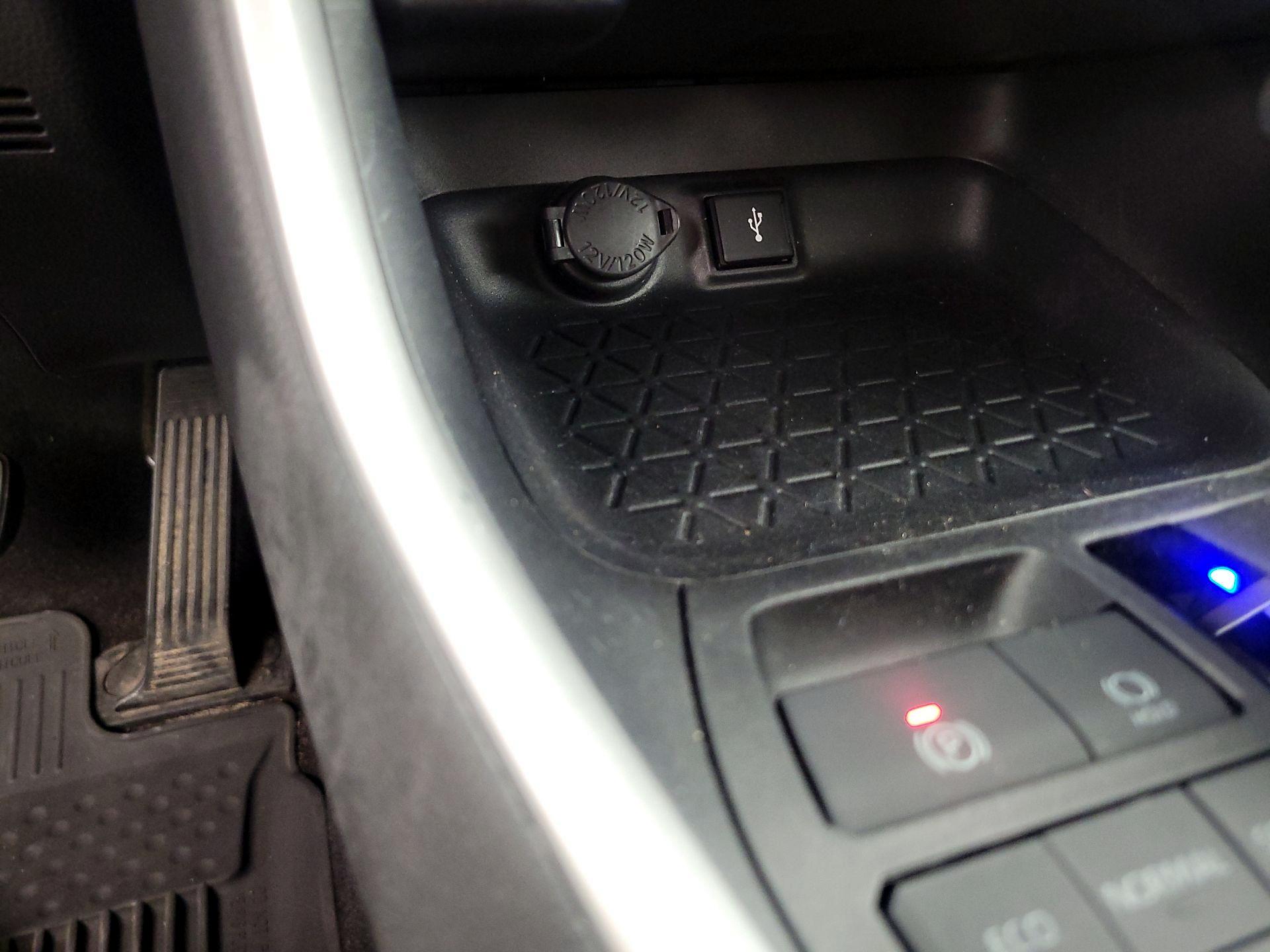 Thumbnail: 2020 Toyota RAV4 - 18