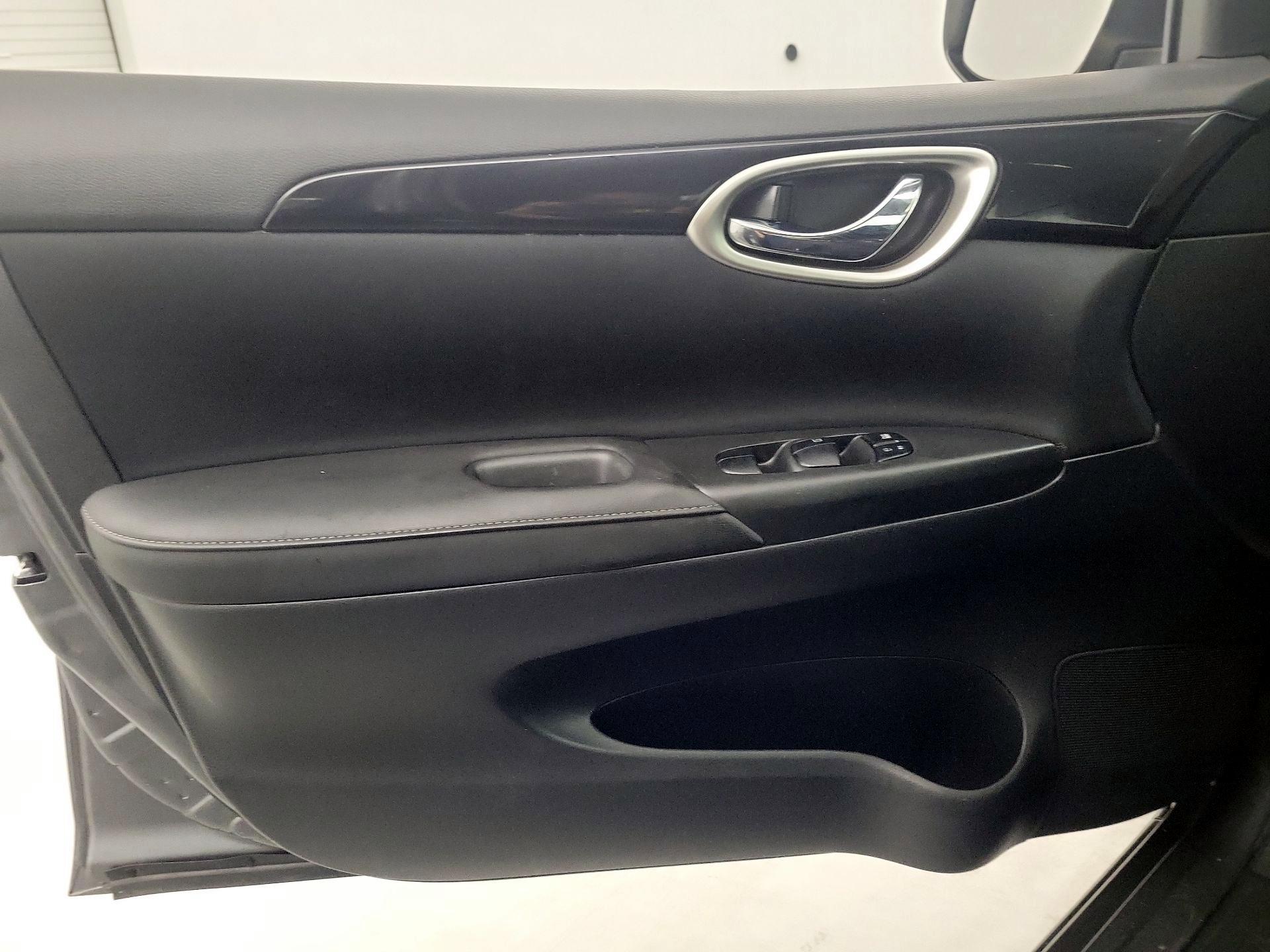 Thumbnail: 2019 Nissan Sentra - 12