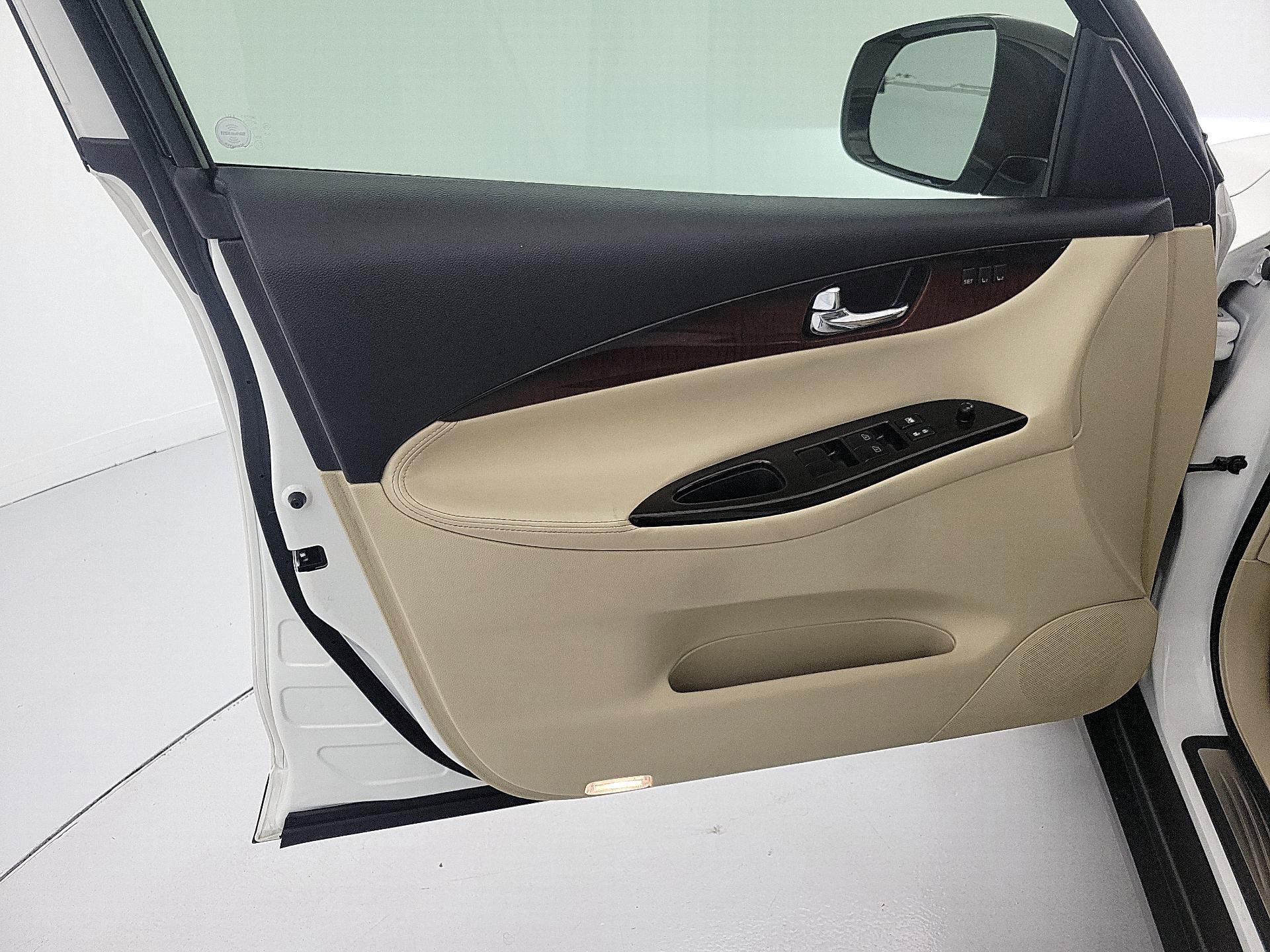 Thumbnail: 2017 INFINITI QX50 - 12