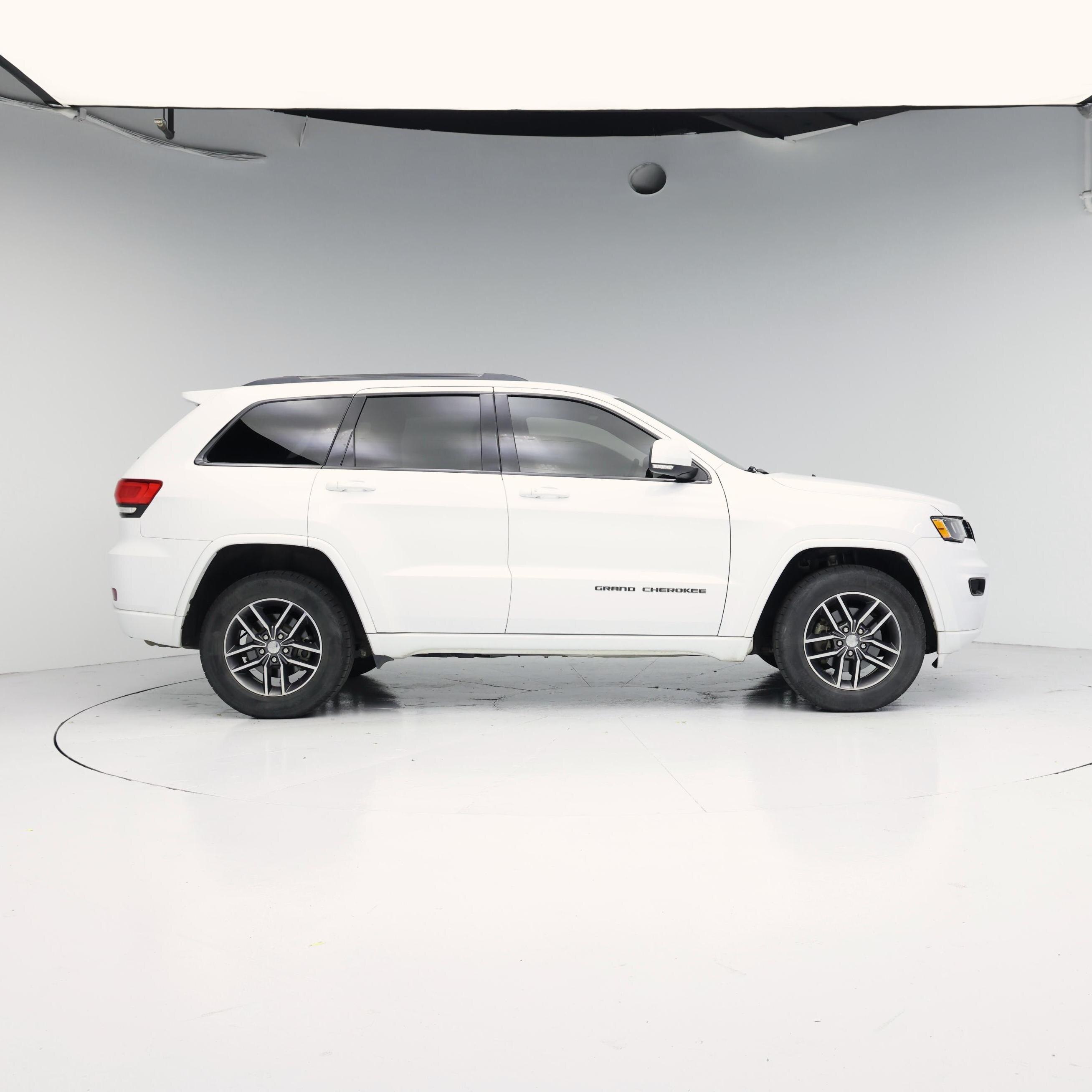 Thumbnail: 2017 Jeep Grand Cherokee - 7
