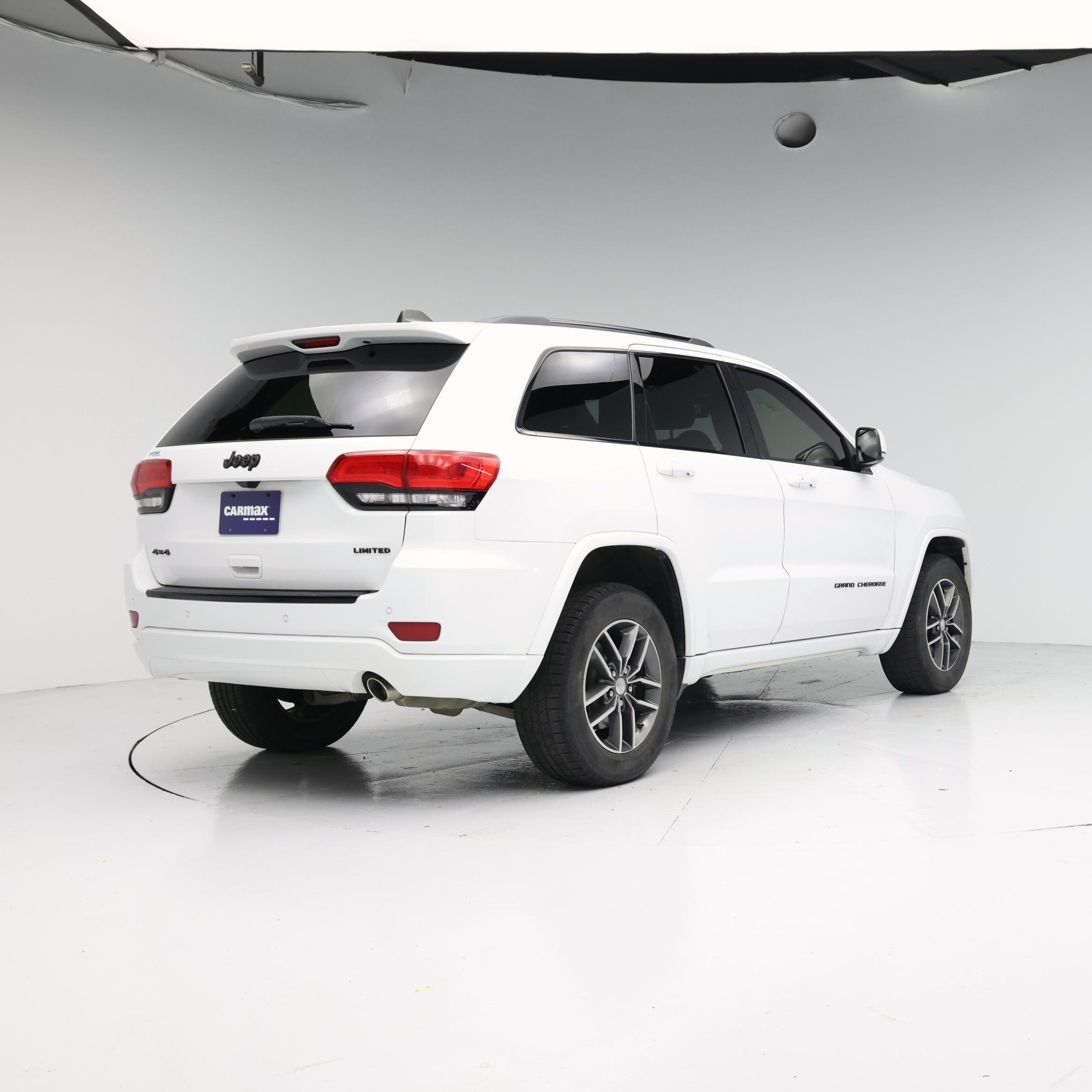 Thumbnail: 2017 Jeep Grand Cherokee - 8