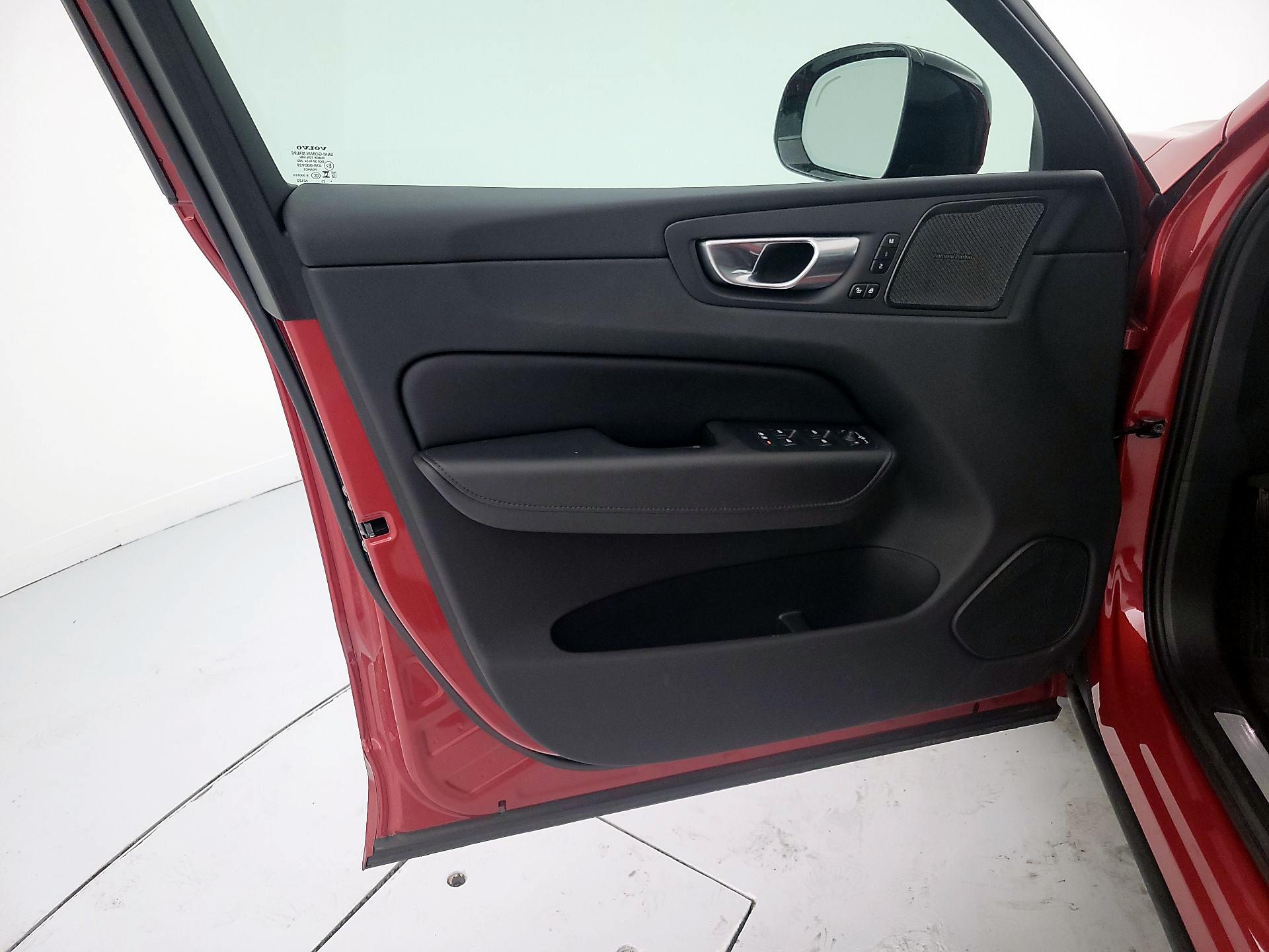 Thumbnail: 2024 Volvo XC60 - 12