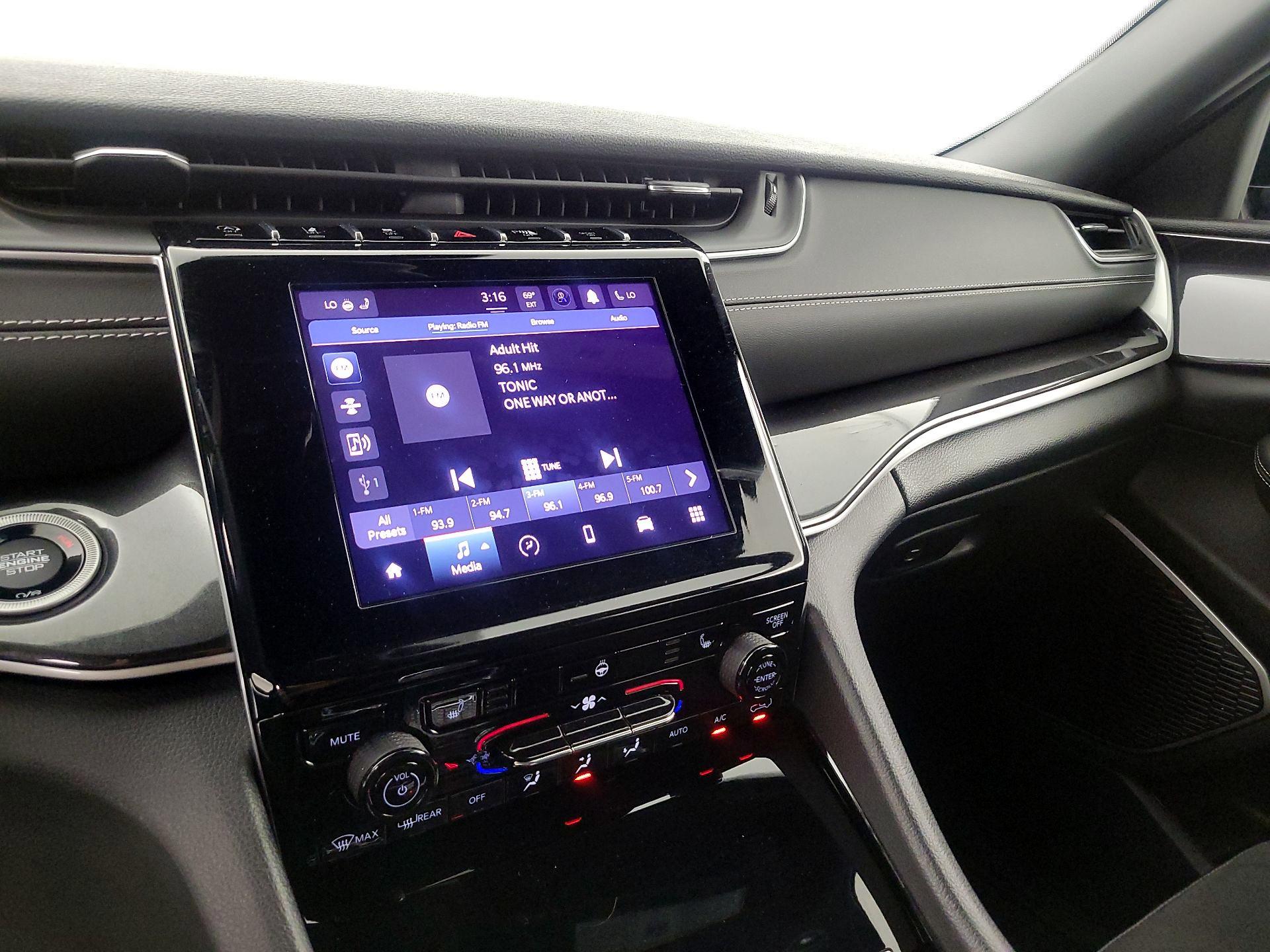 Thumbnail: 2022 Jeep Grand Cherokee - 15