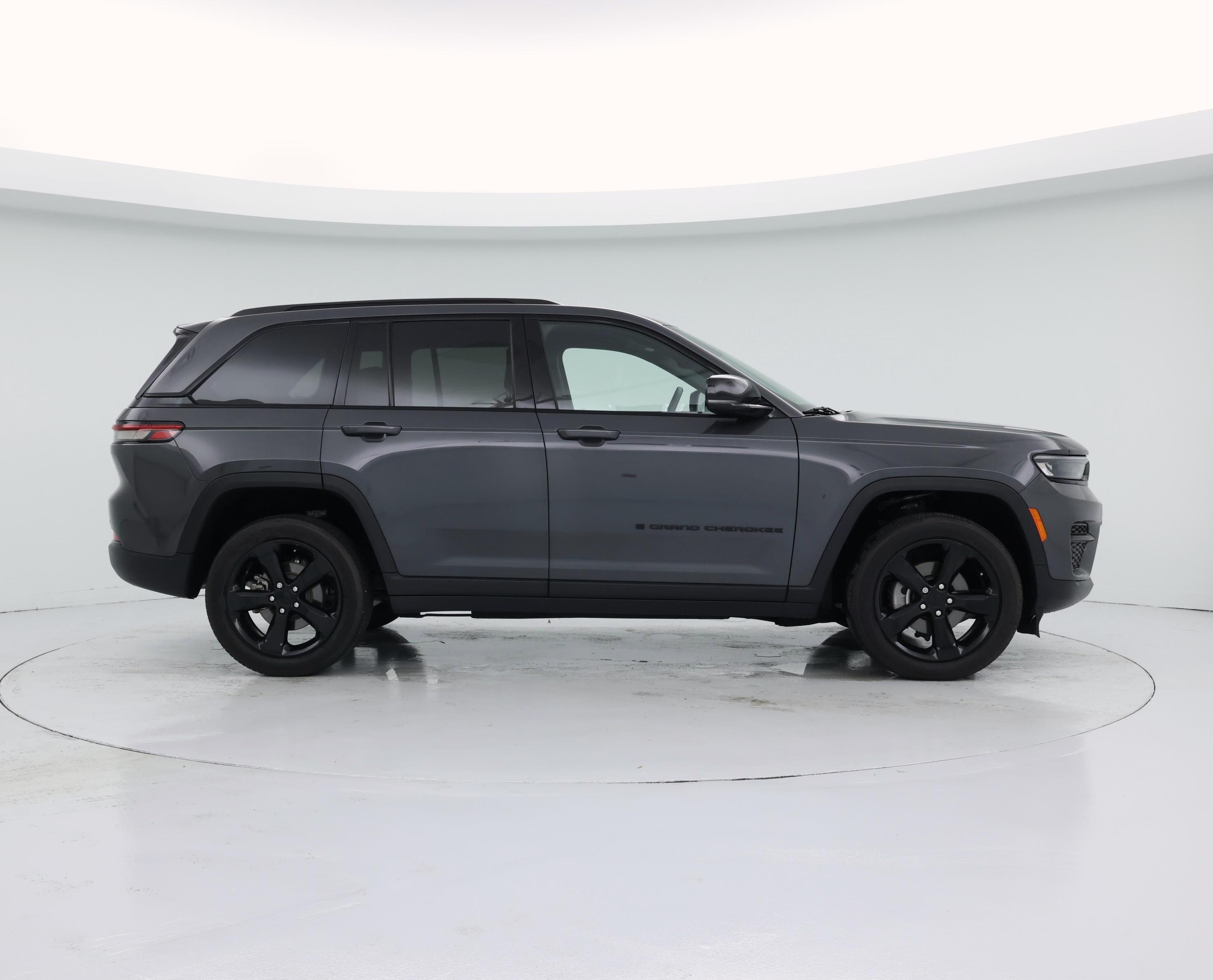 Thumbnail: 2022 Jeep Grand Cherokee - 7