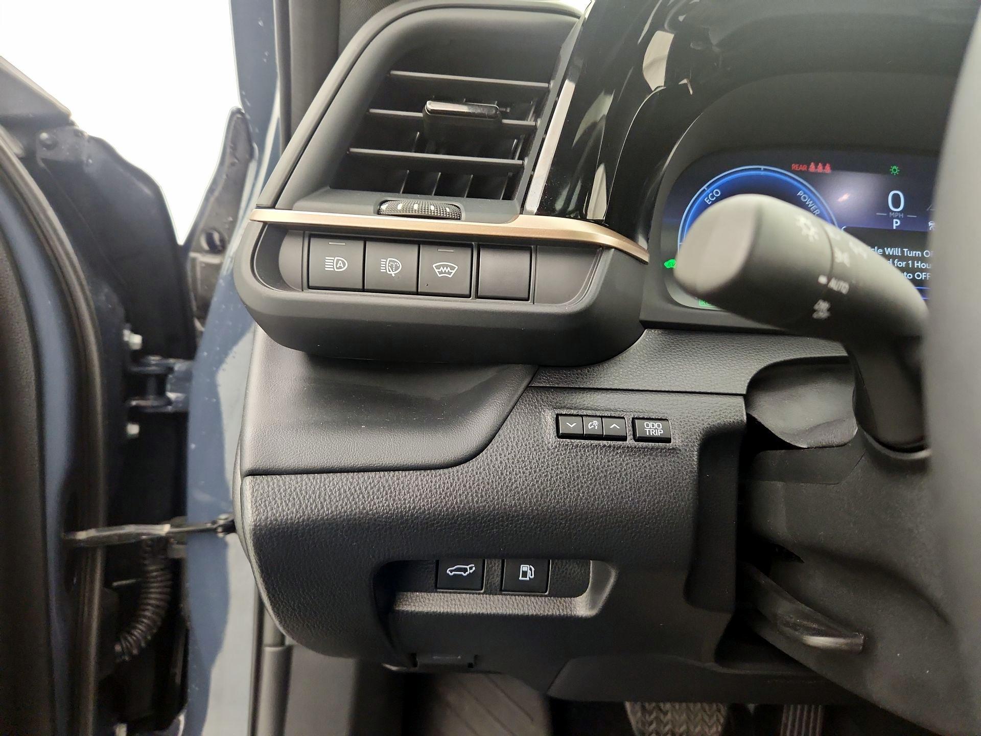 Thumbnail: 2025 Toyota Crown Signia - 13