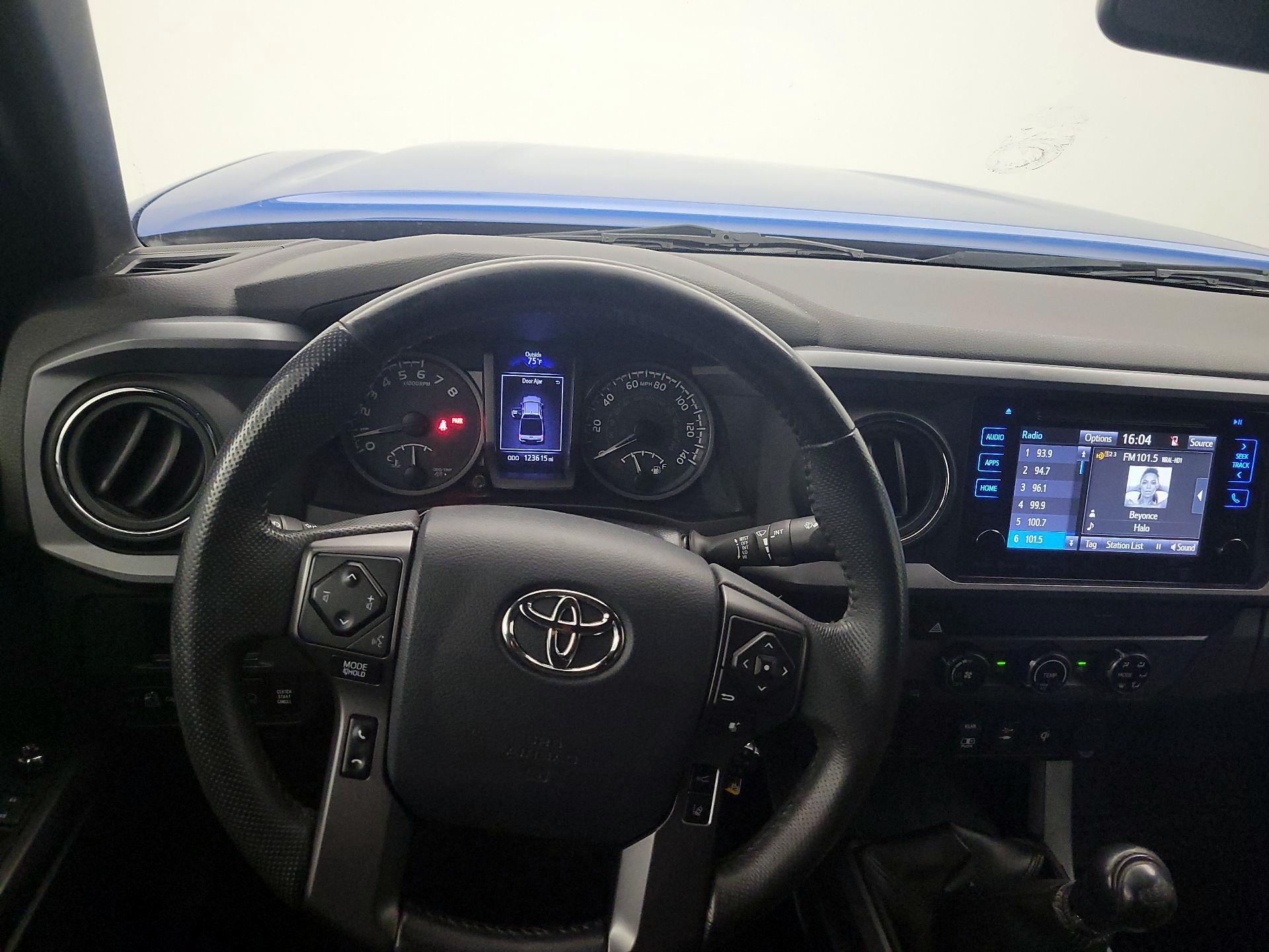 Thumbnail: 2018 Toyota Tacoma - 10