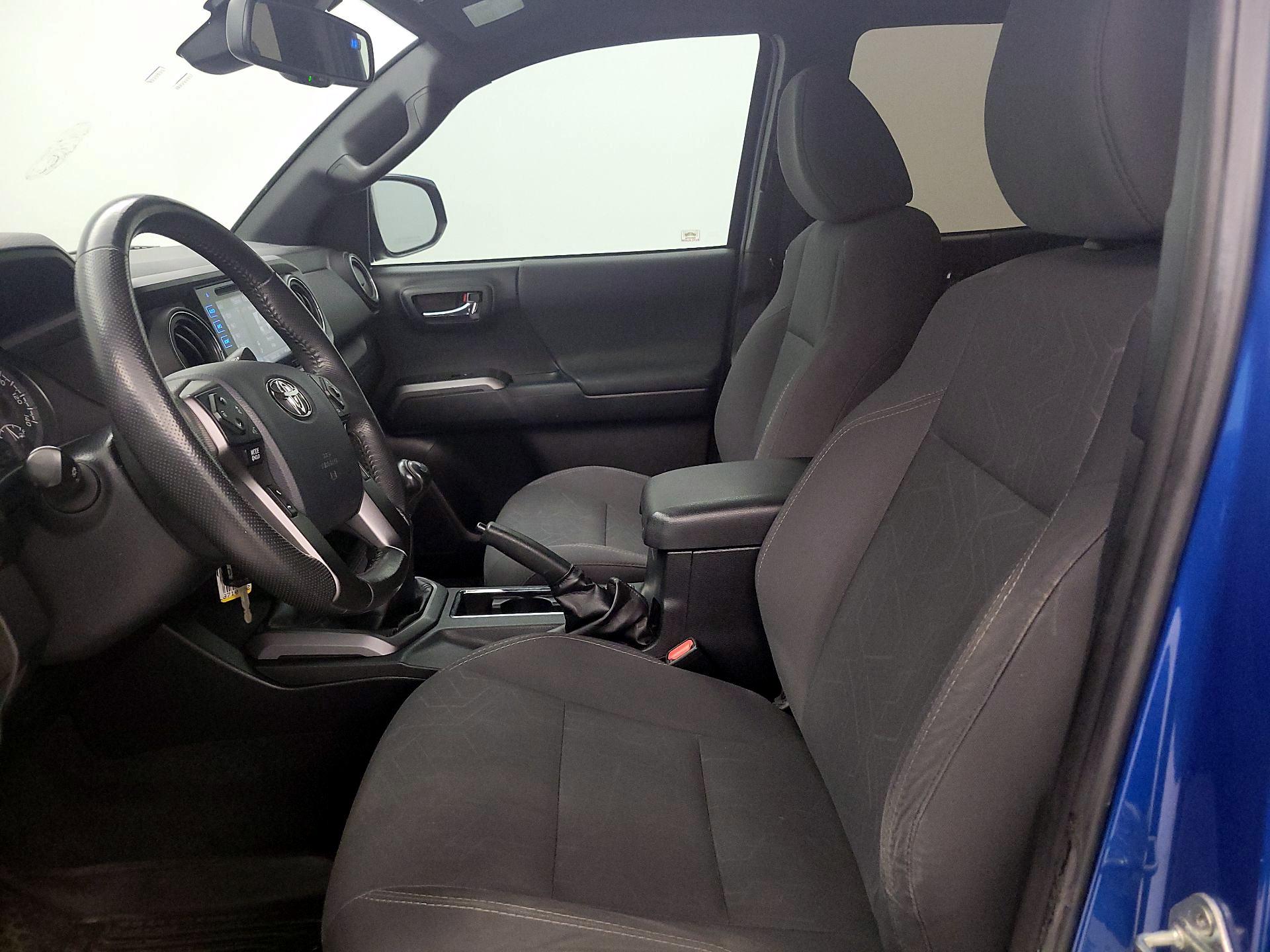 Thumbnail: 2018 Toyota Tacoma - 11