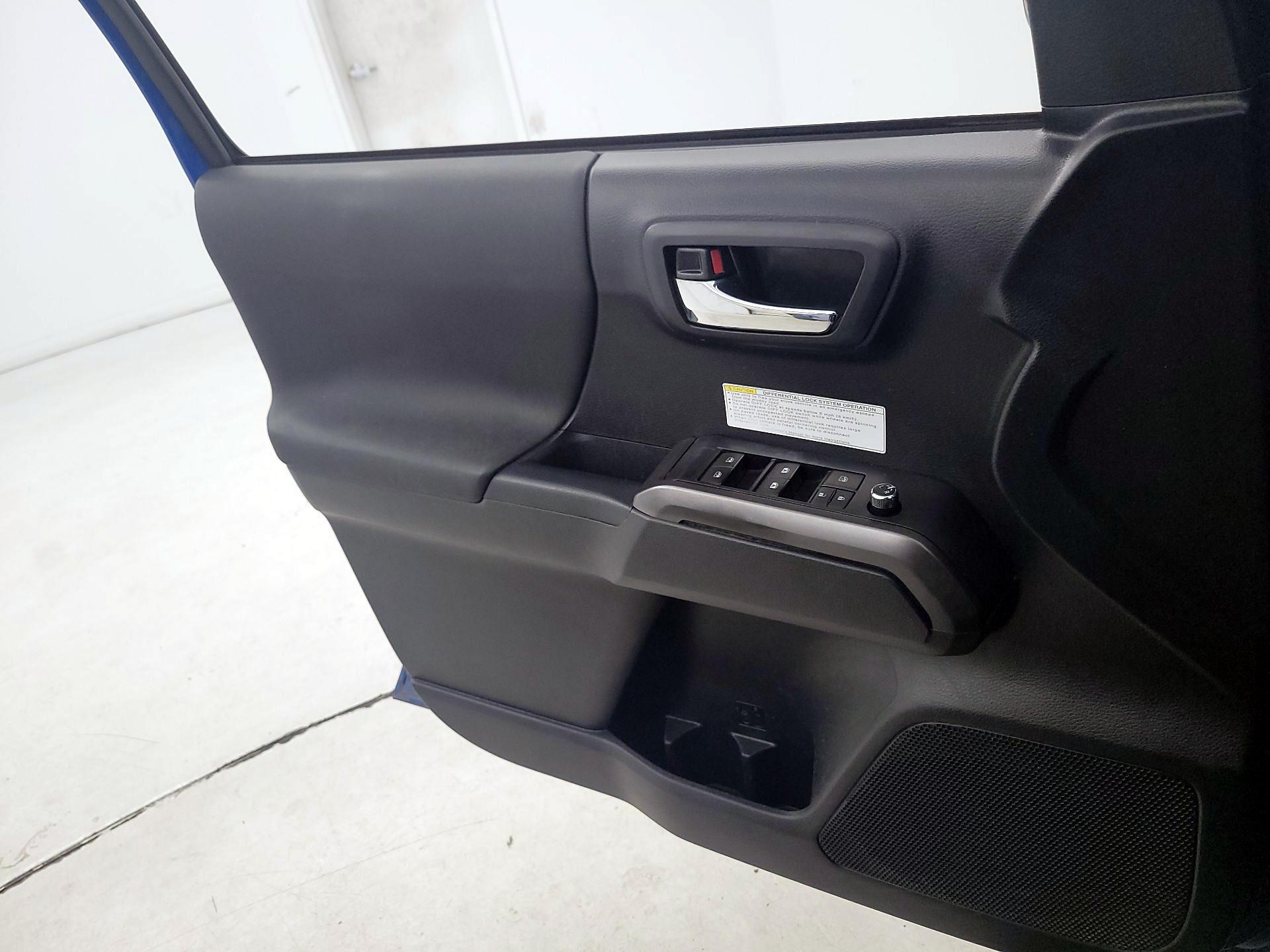 Thumbnail: 2018 Toyota Tacoma - 12