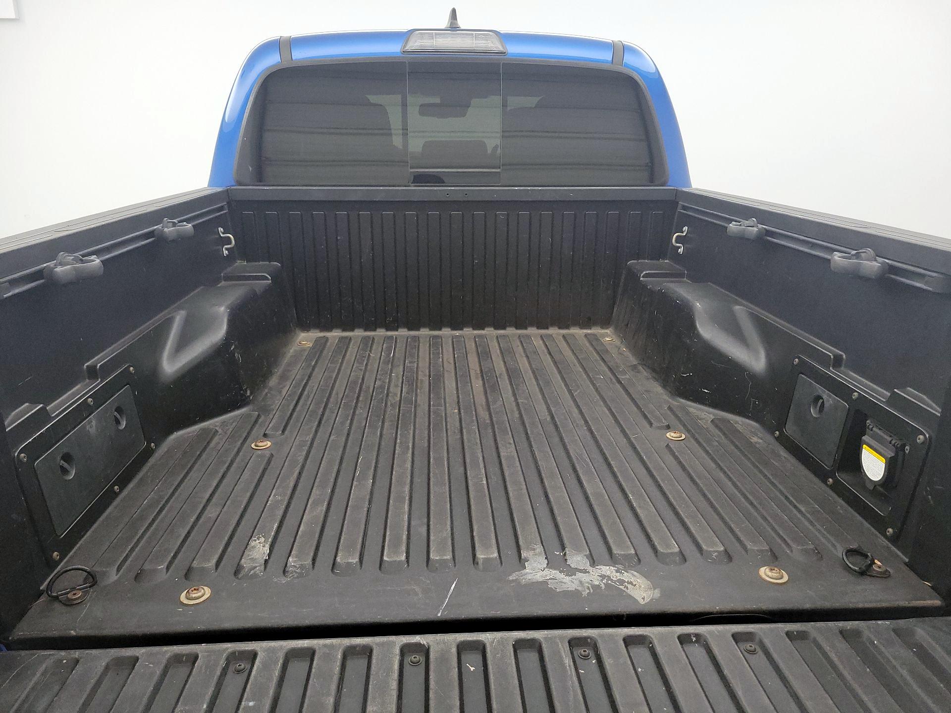 Thumbnail: 2018 Toyota Tacoma - 19