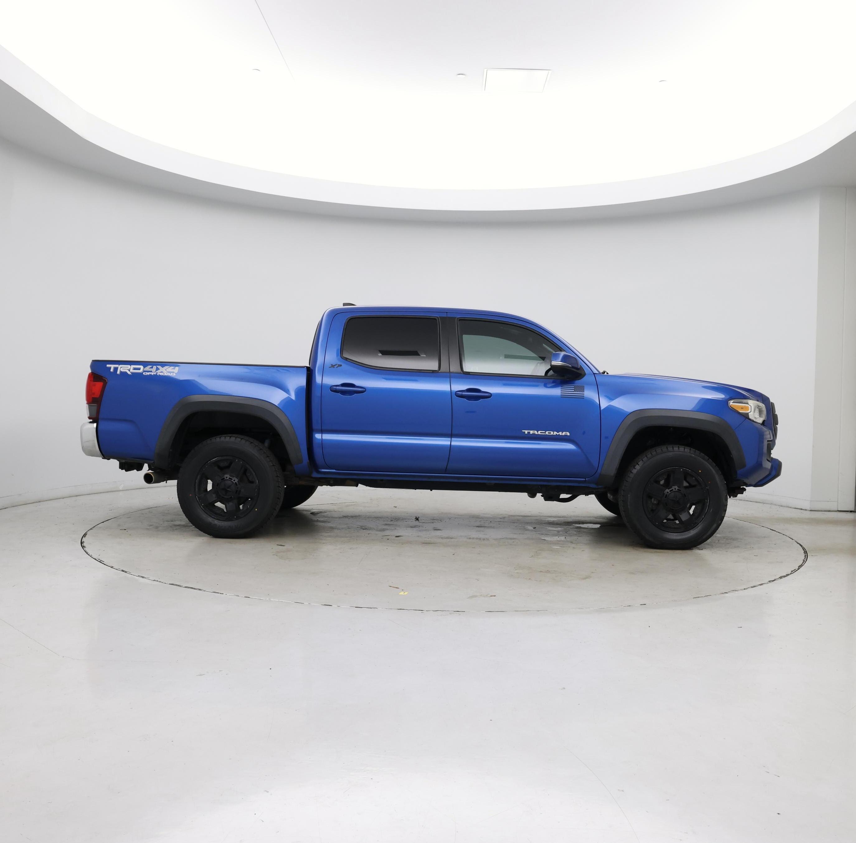 Thumbnail: 2018 Toyota Tacoma - 7