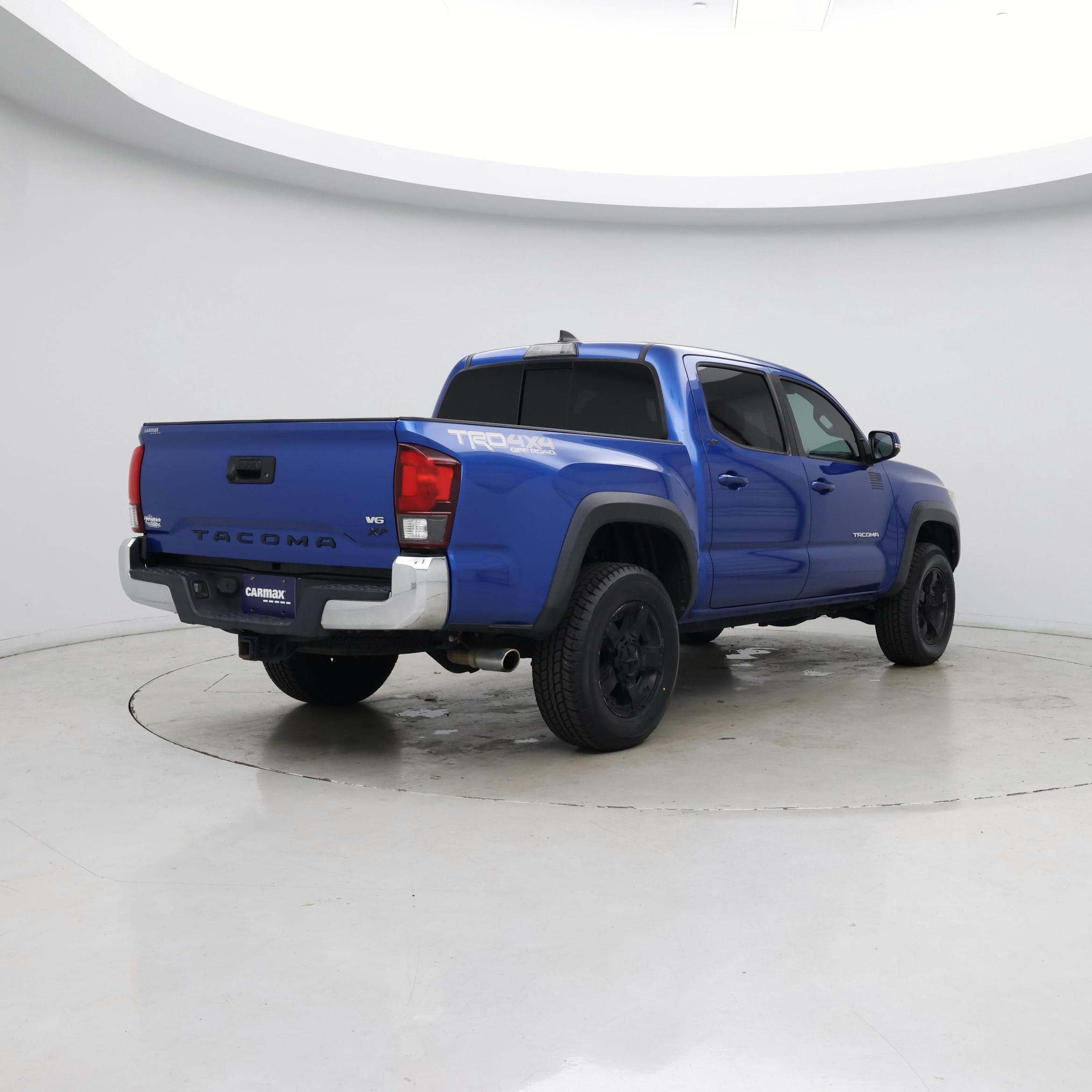 Thumbnail: 2018 Toyota Tacoma - 8