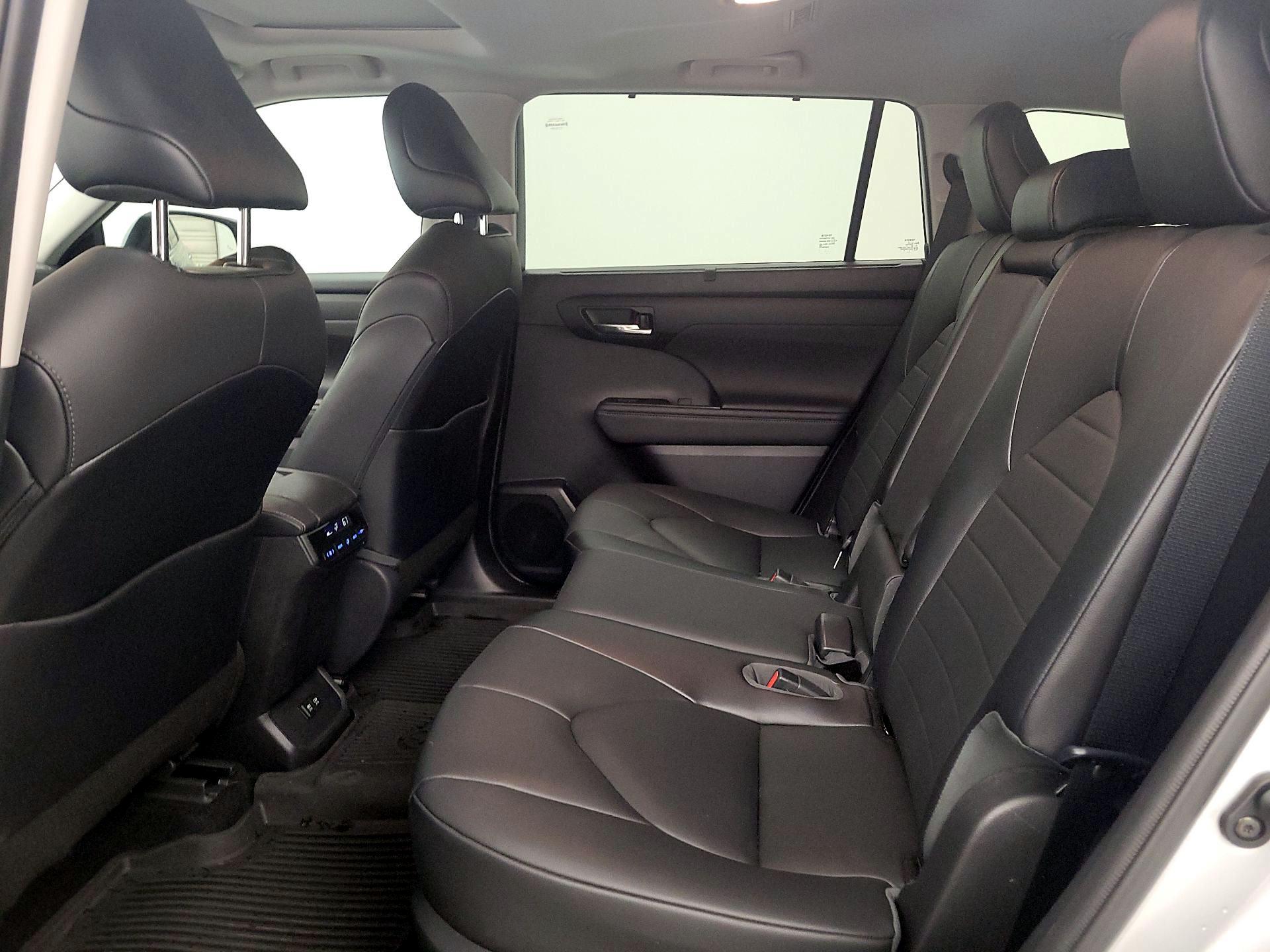 Thumbnail: 2021 Toyota Highlander - 20