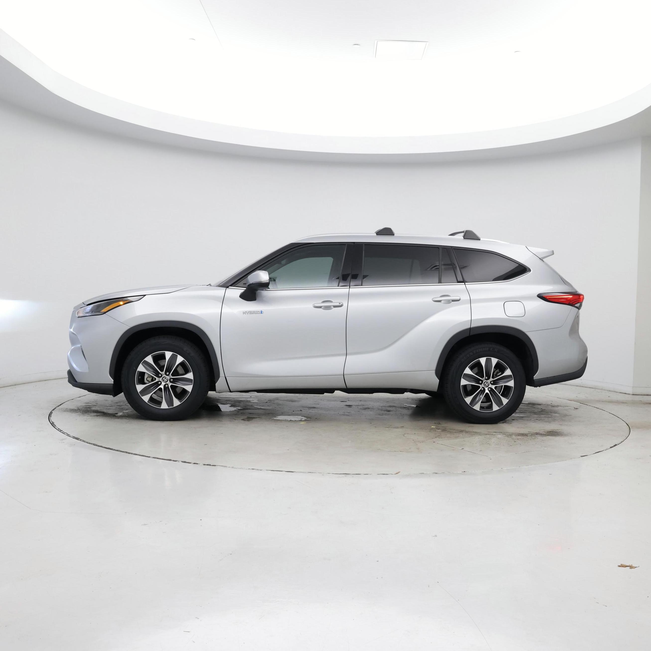 Thumbnail: 2021 Toyota Highlander - 3