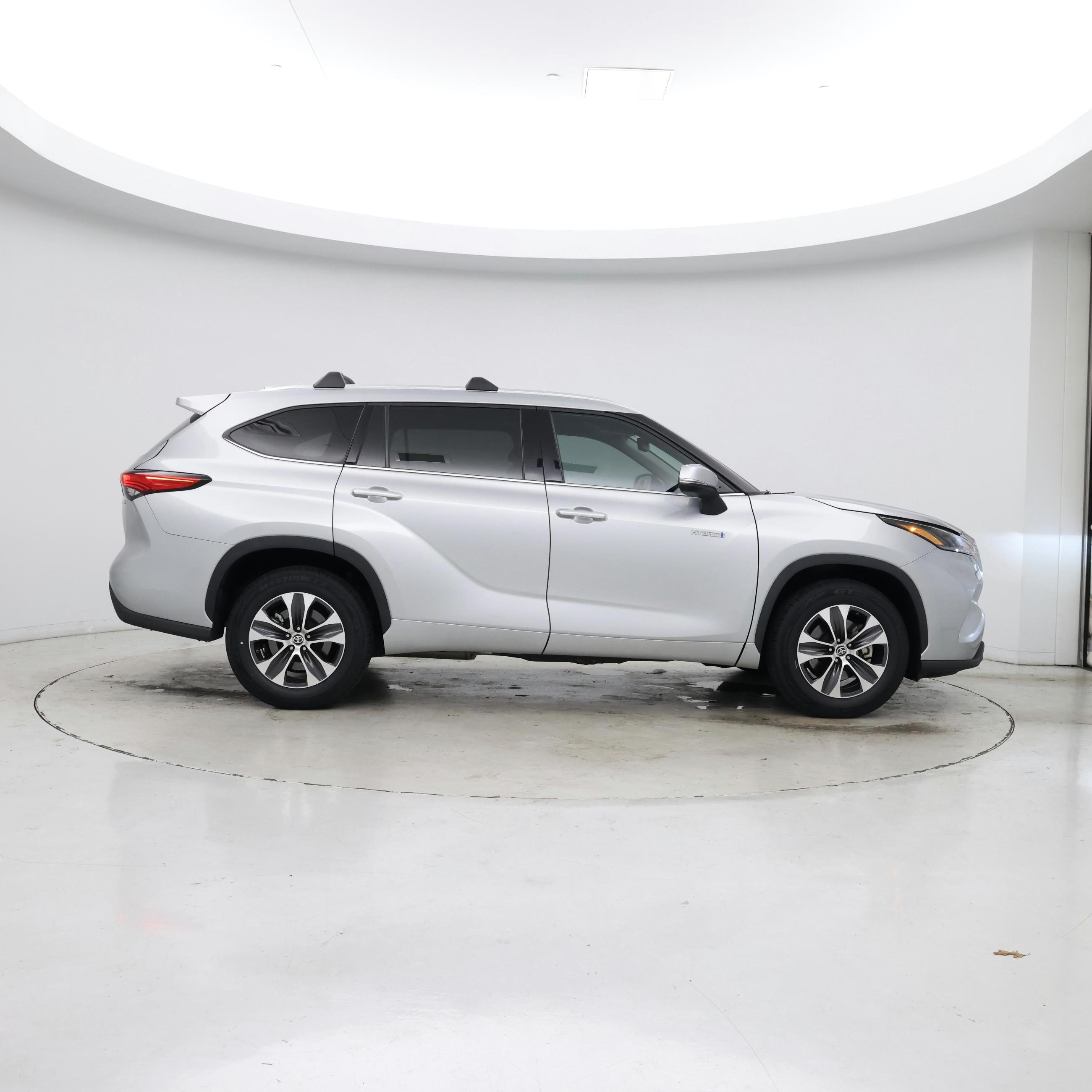 Thumbnail: 2021 Toyota Highlander - 7