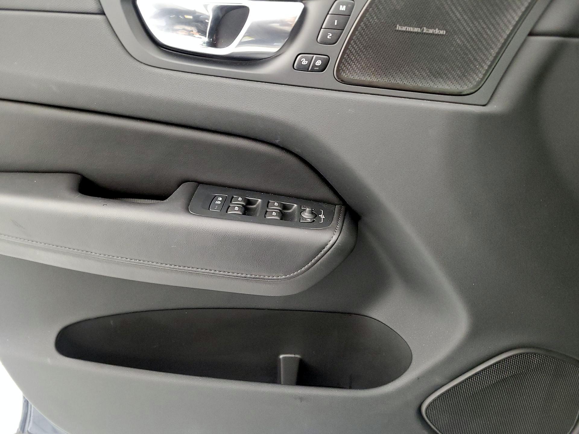 Thumbnail: 2023 Volvo XC60 - 12