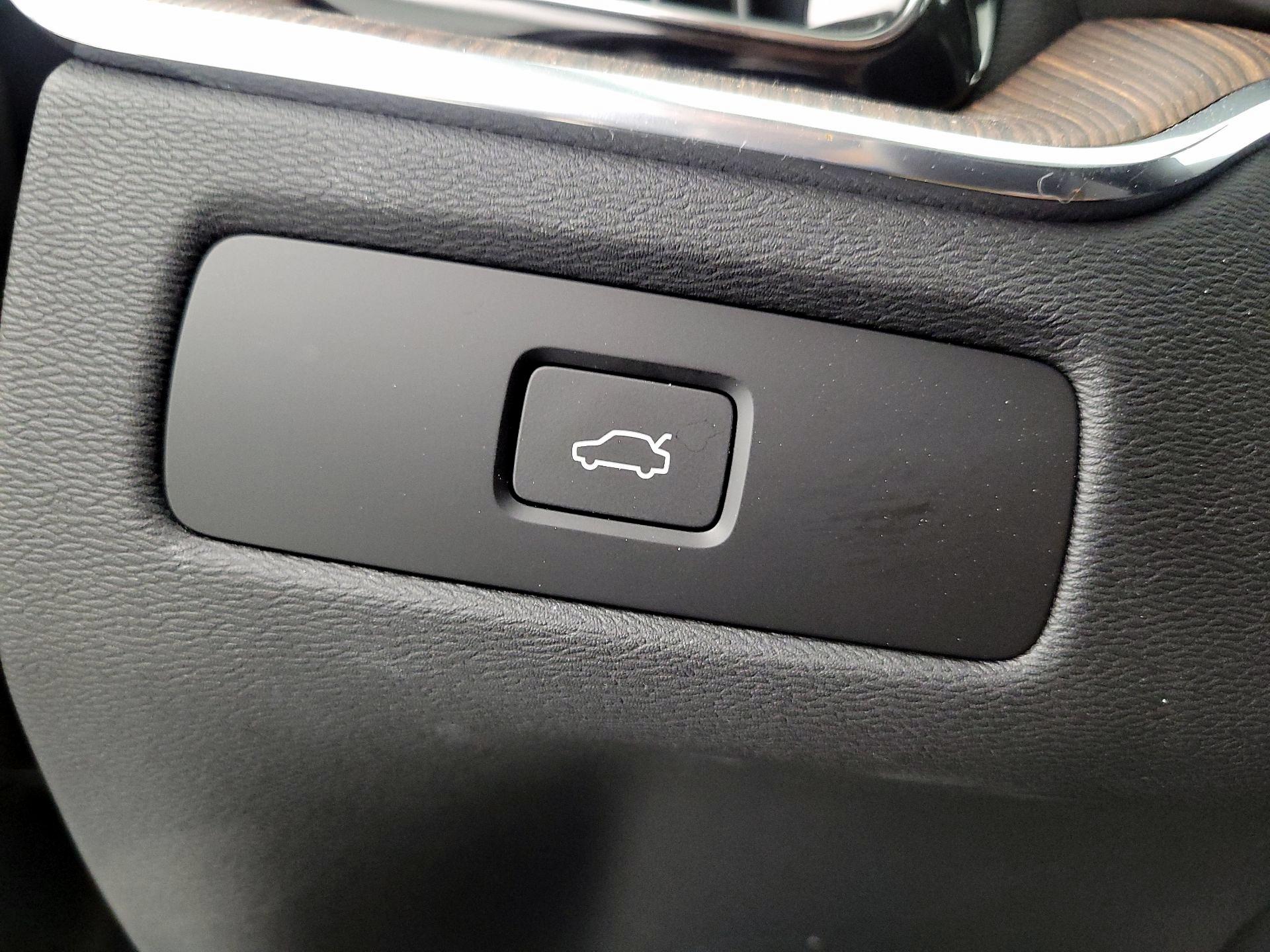 Thumbnail: 2023 Volvo XC60 - 13