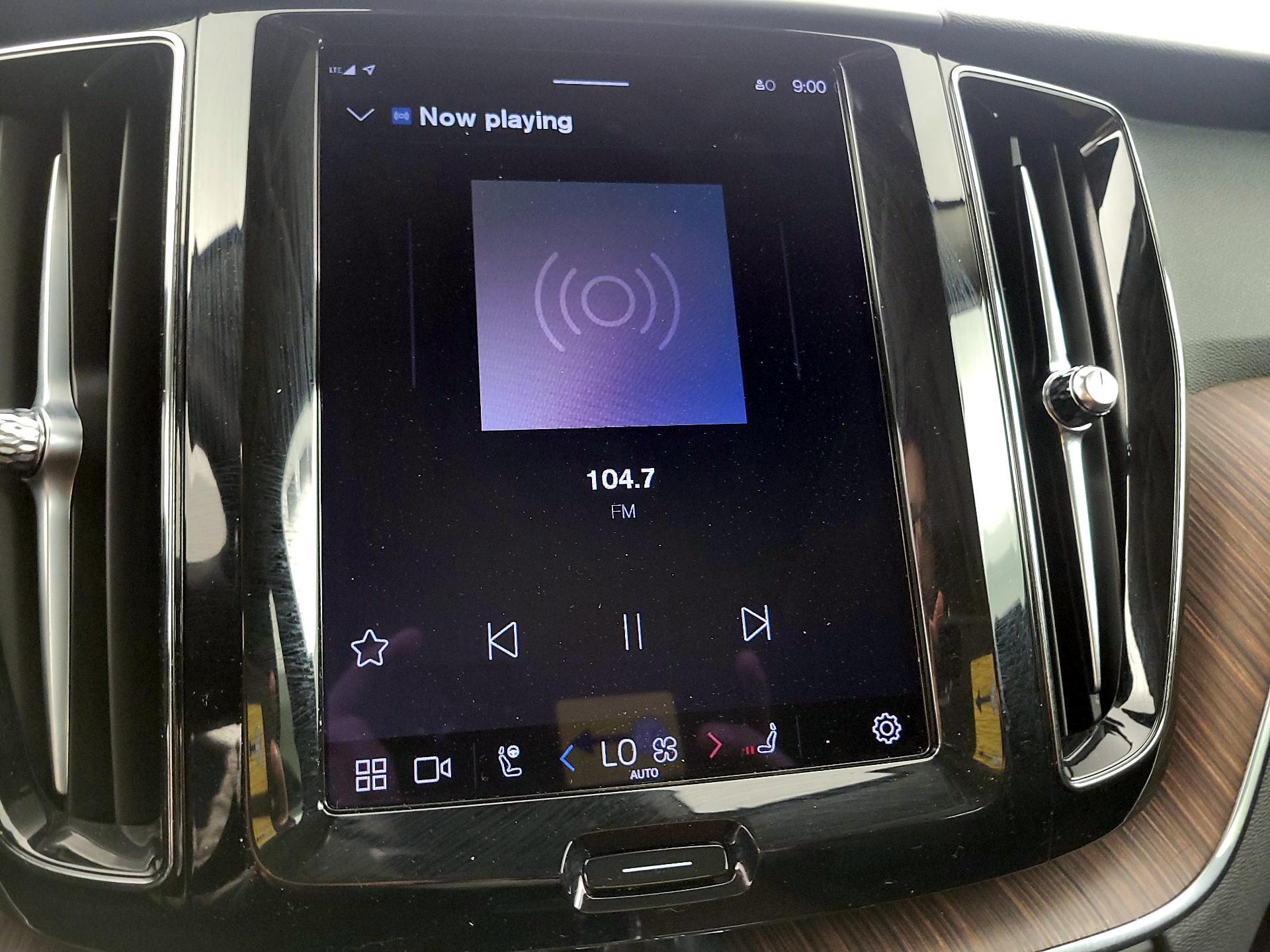 Thumbnail: 2023 Volvo XC60 - 16