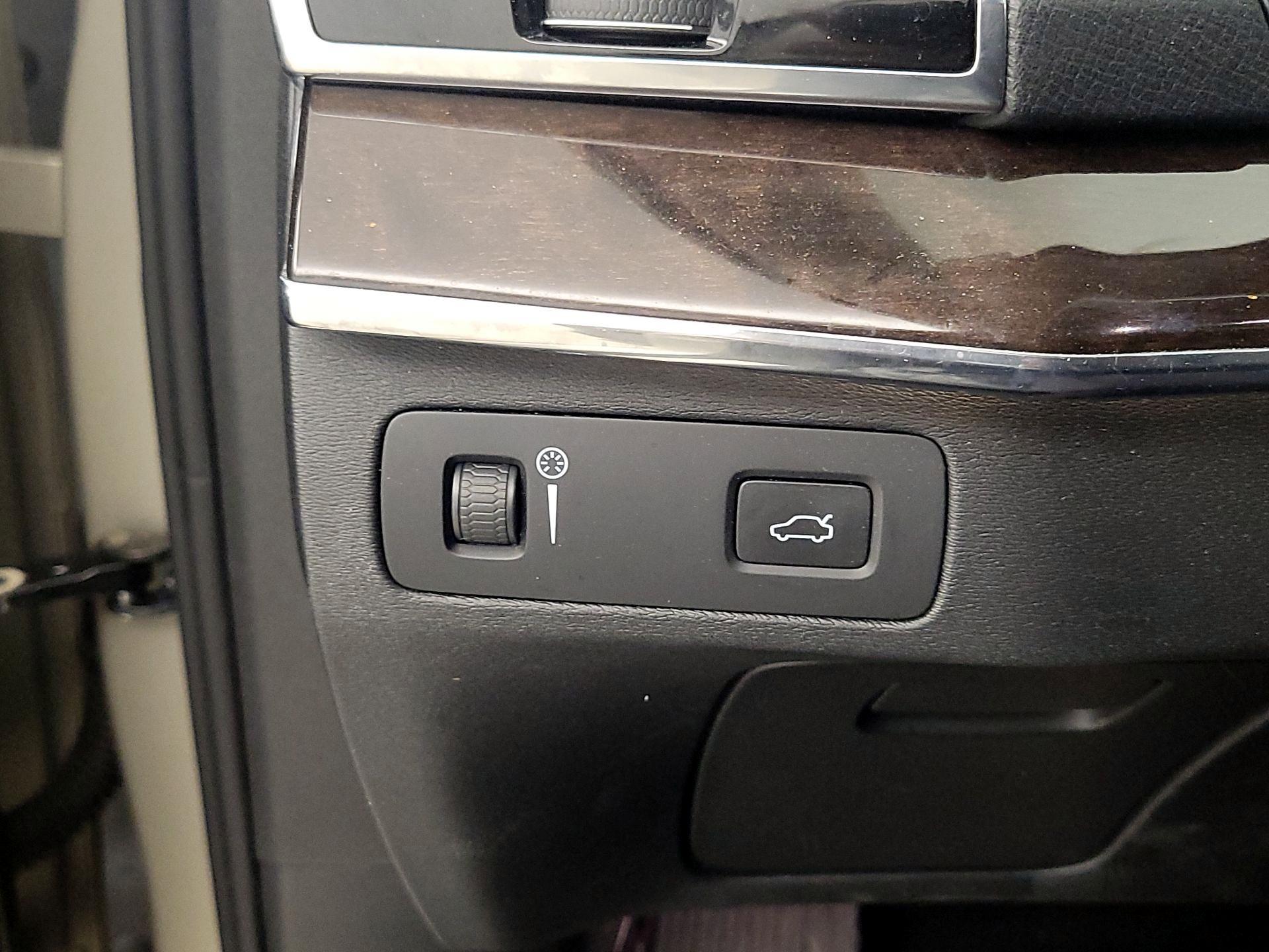 Thumbnail: 2017 Volvo XC90 - 13