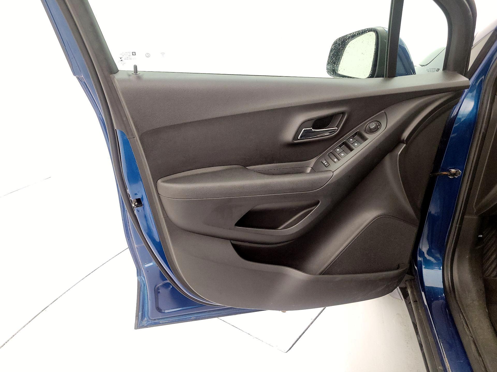 Thumbnail: 2019 Chevrolet Trax - 12