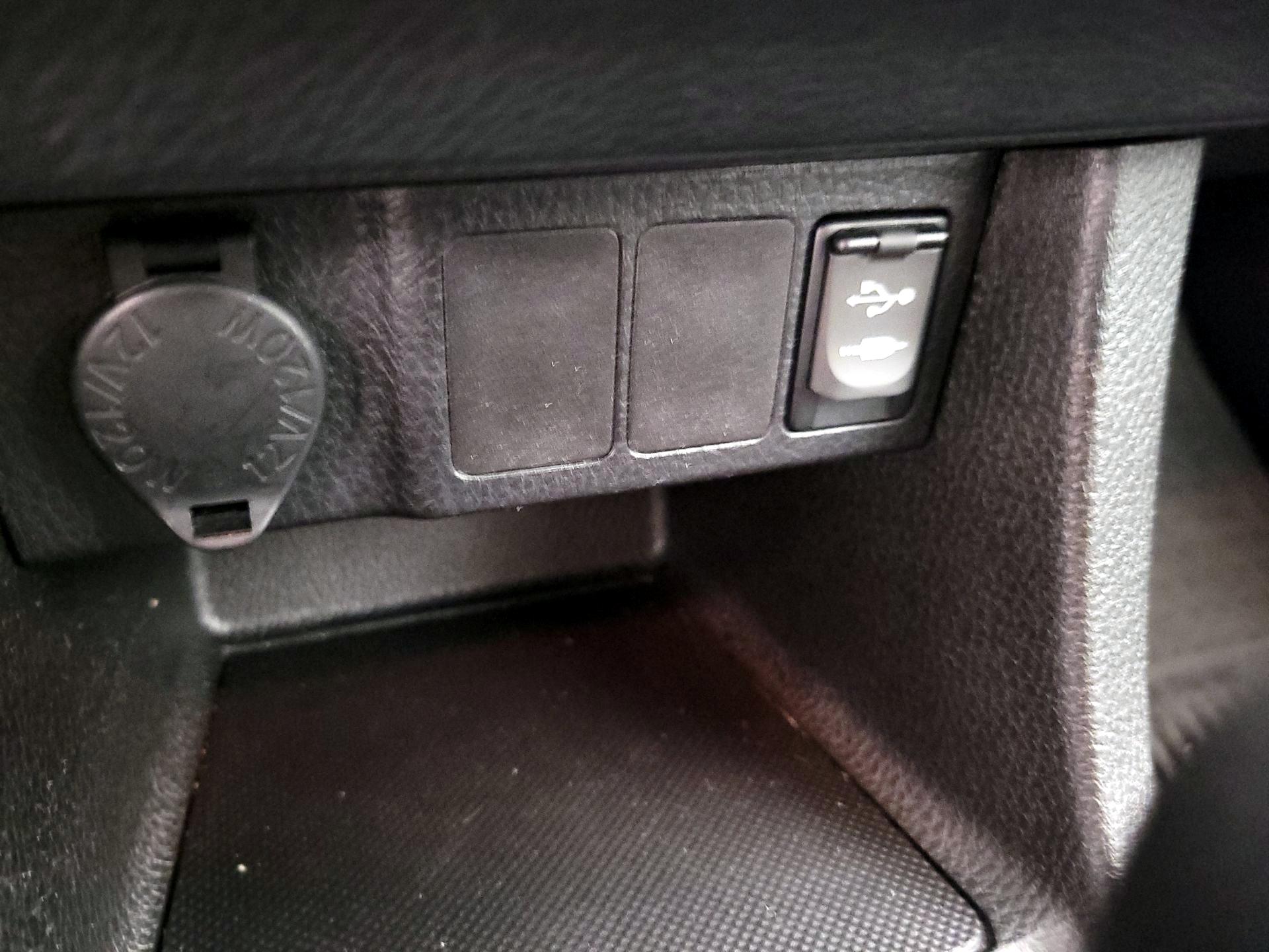 Thumbnail: 2014 Toyota Corolla - 18