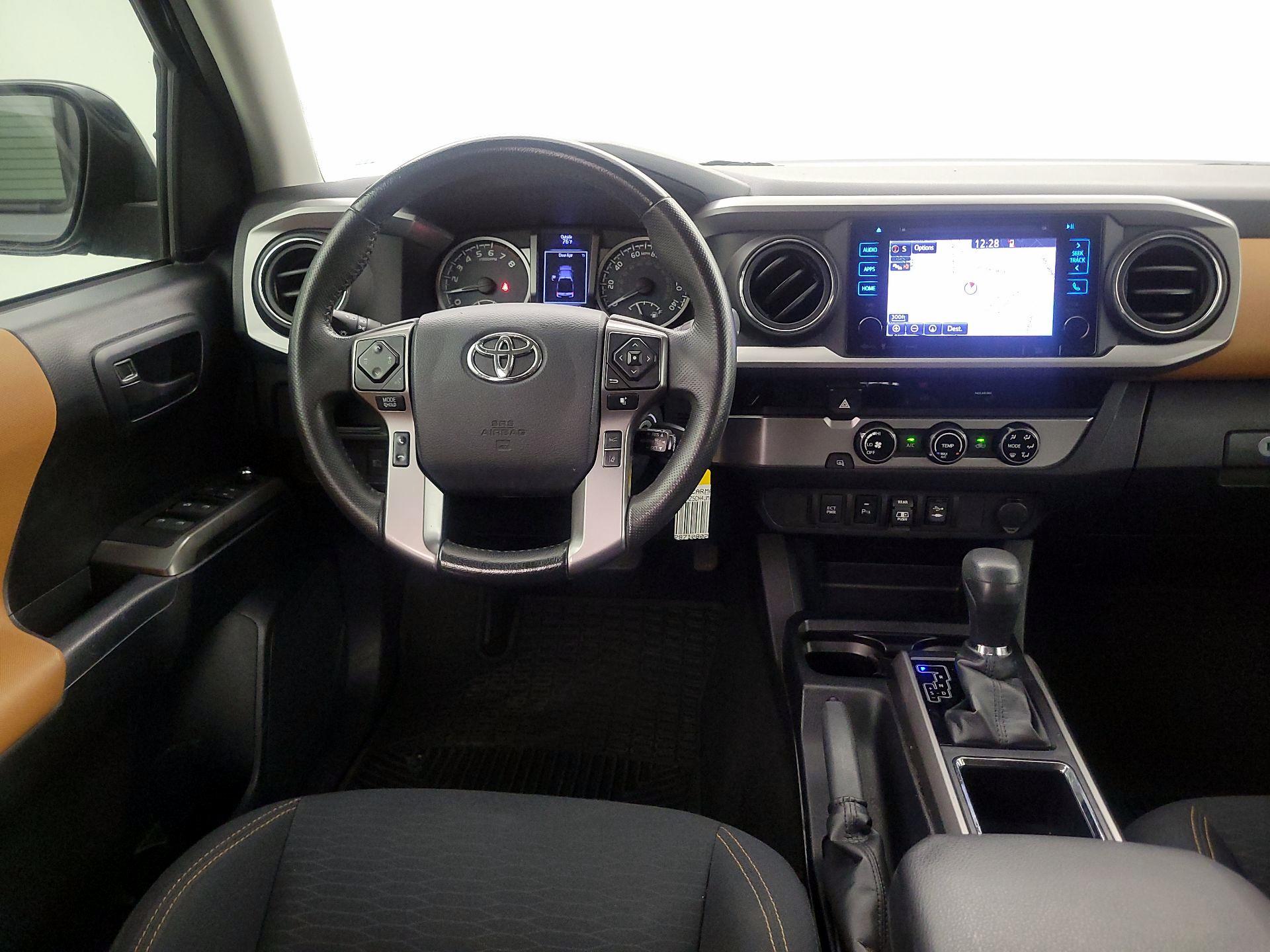 Thumbnail: 2018 Toyota Tacoma - 10