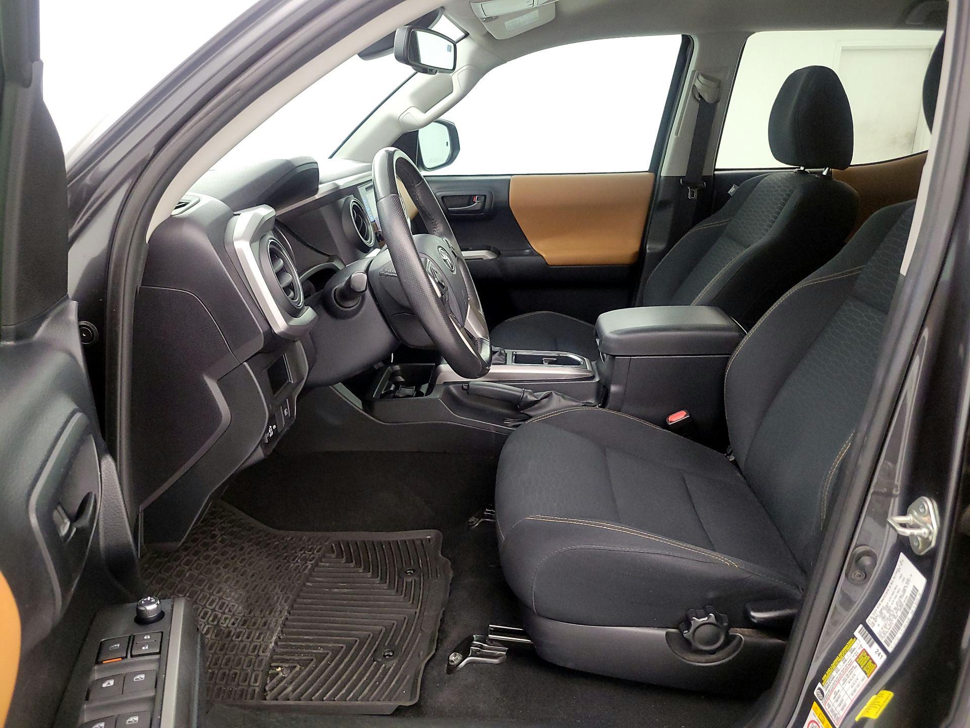 Thumbnail: 2018 Toyota Tacoma - 11