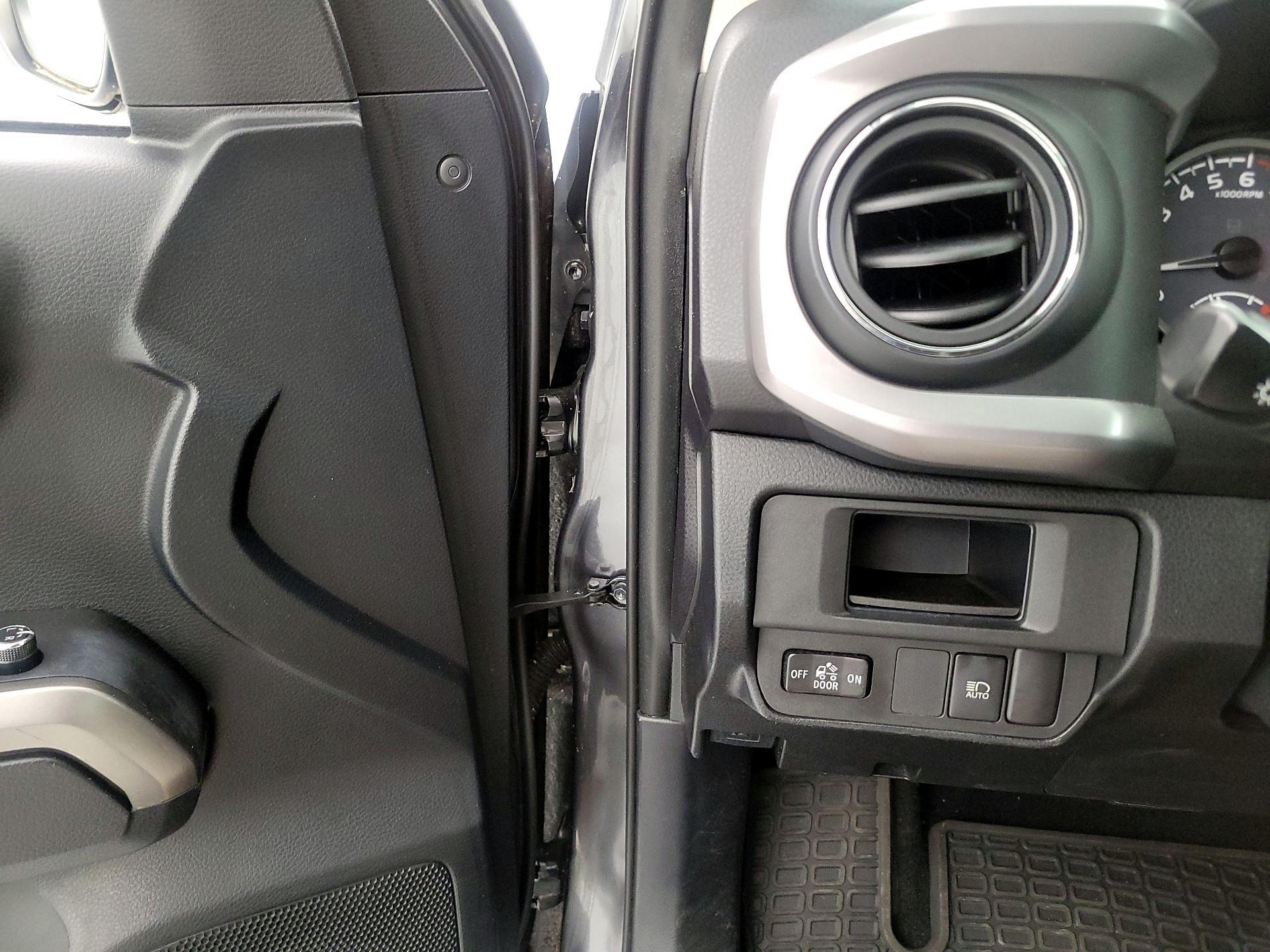 Thumbnail: 2018 Toyota Tacoma - 13