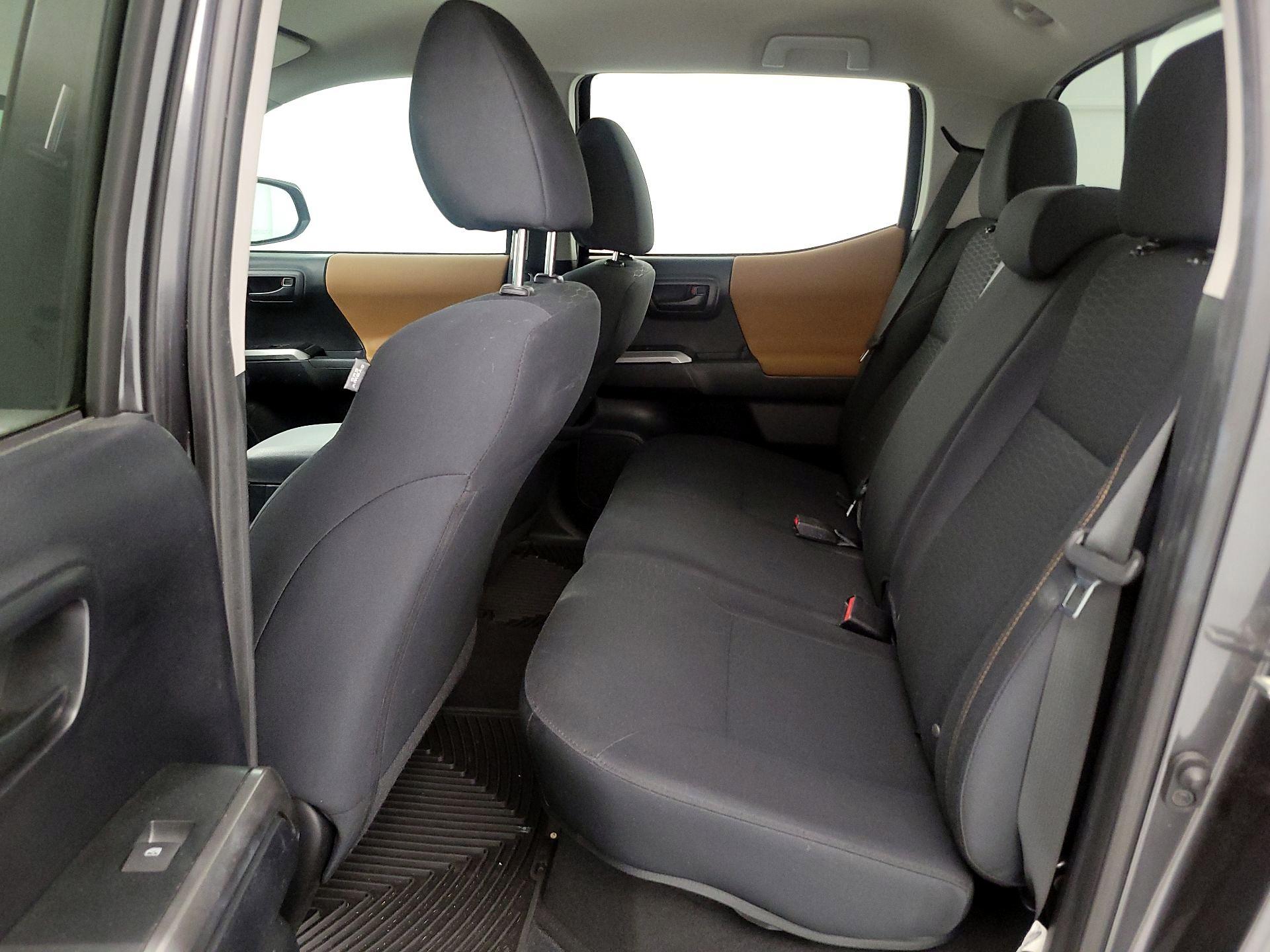 Thumbnail: 2018 Toyota Tacoma - 20