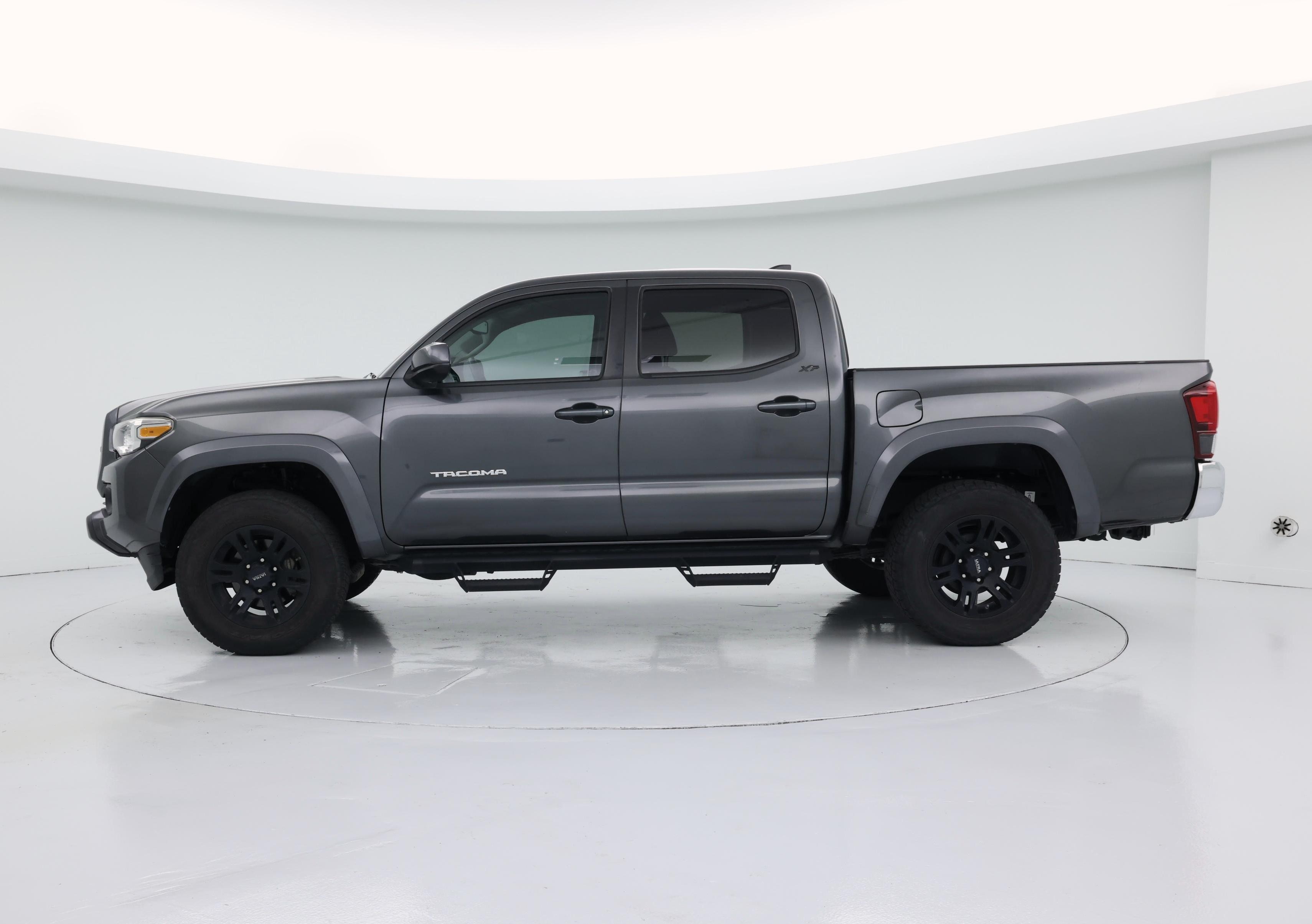 Thumbnail: 2018 Toyota Tacoma - 3