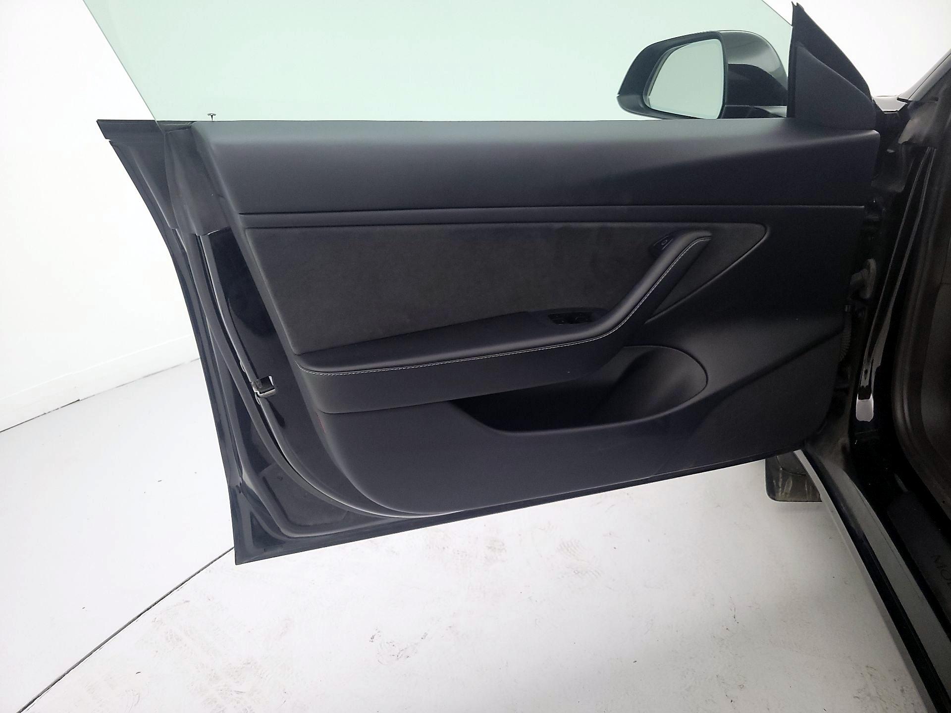 Thumbnail: 2021 Tesla Model 3 - 12