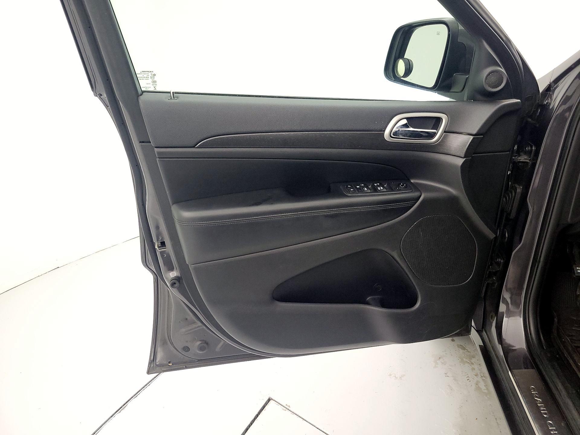 Thumbnail: 2018 Jeep Grand Cherokee - 12