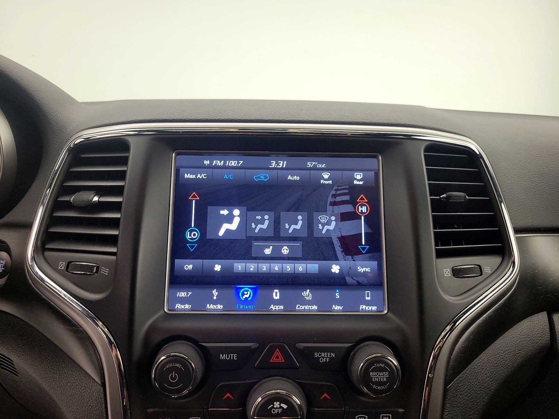 Thumbnail: 2018 Jeep Grand Cherokee - 17