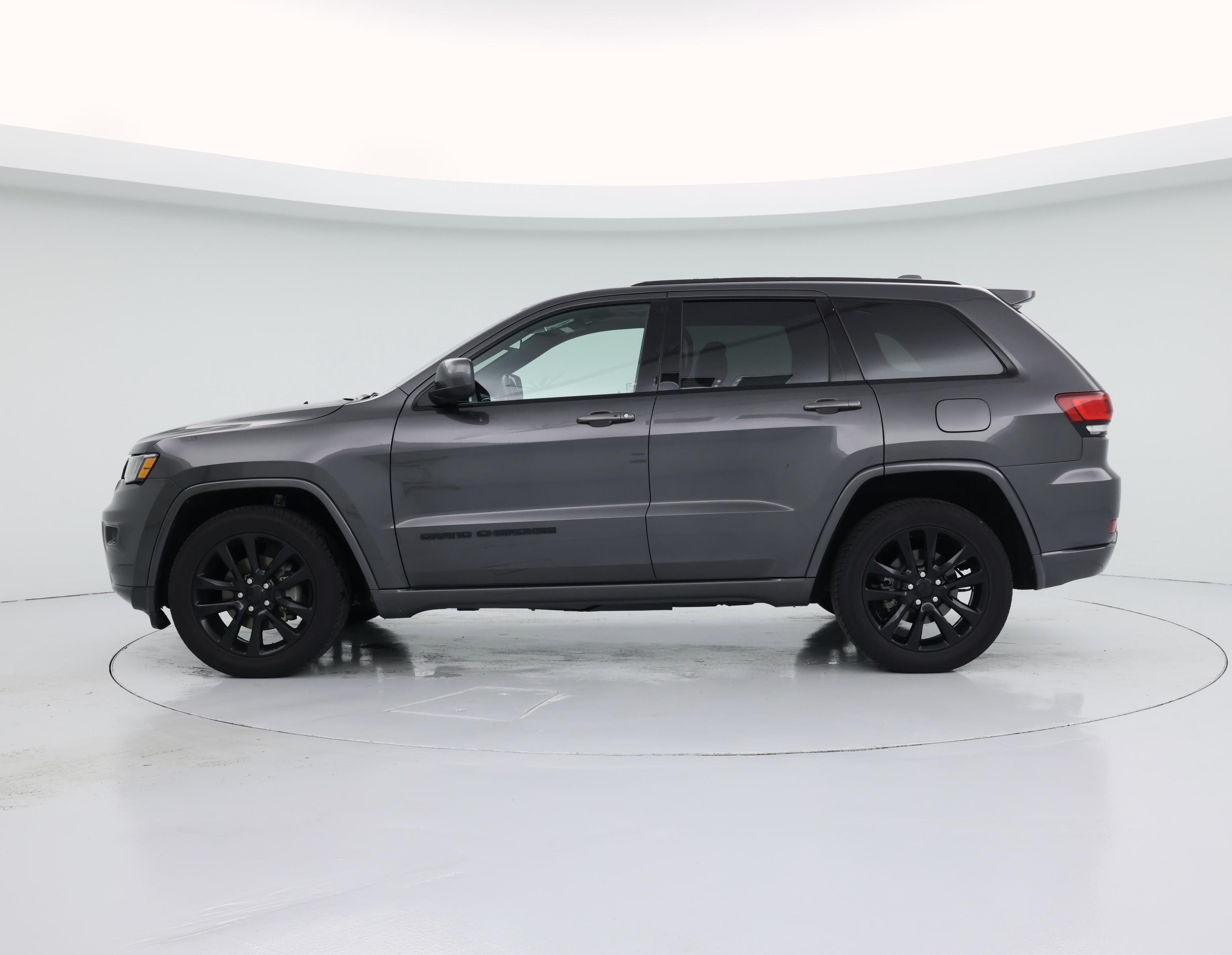 Thumbnail: 2018 Jeep Grand Cherokee - 3