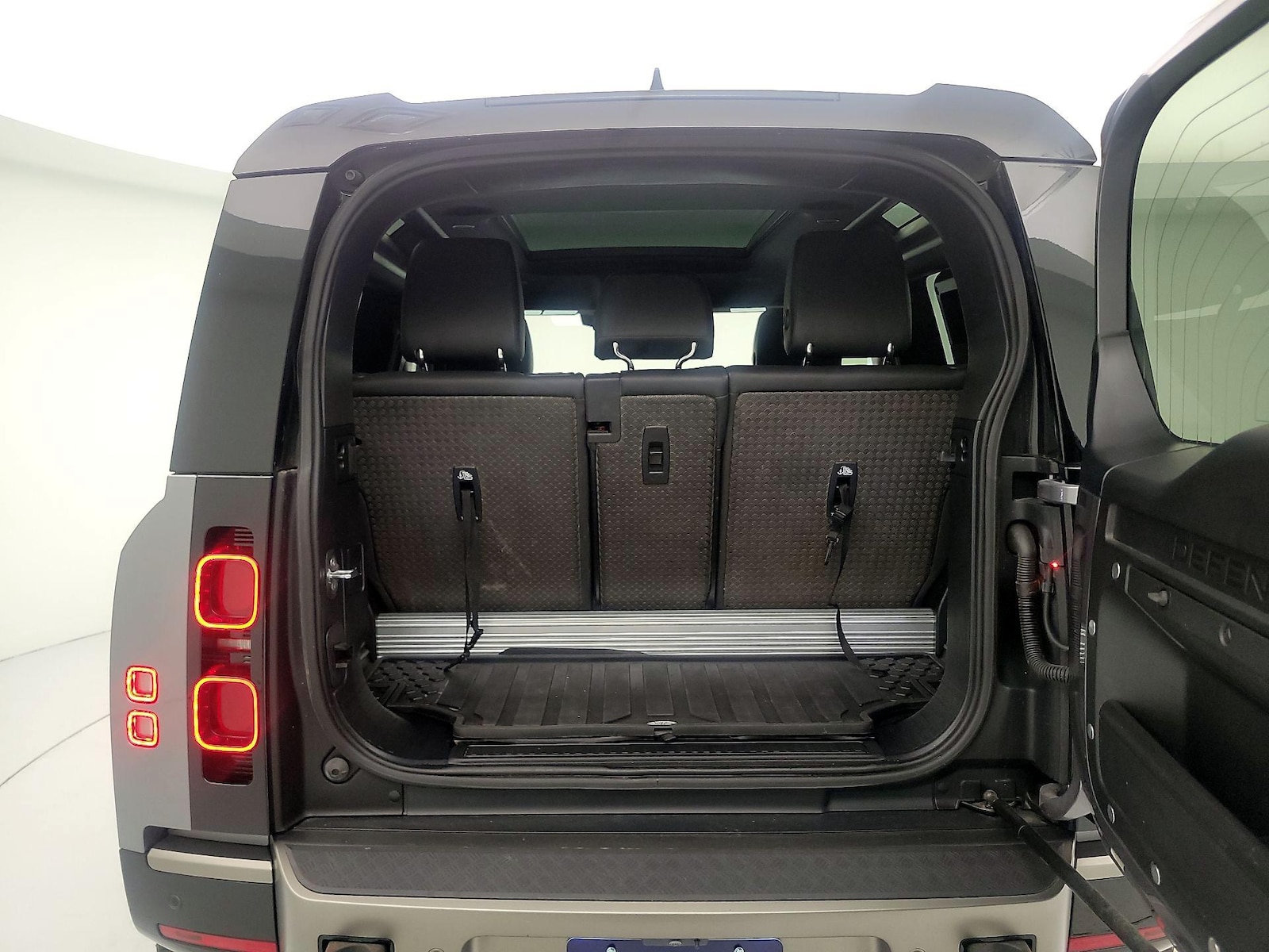 2022 Land Rover Defender X-Dynamic SE - Photo 23