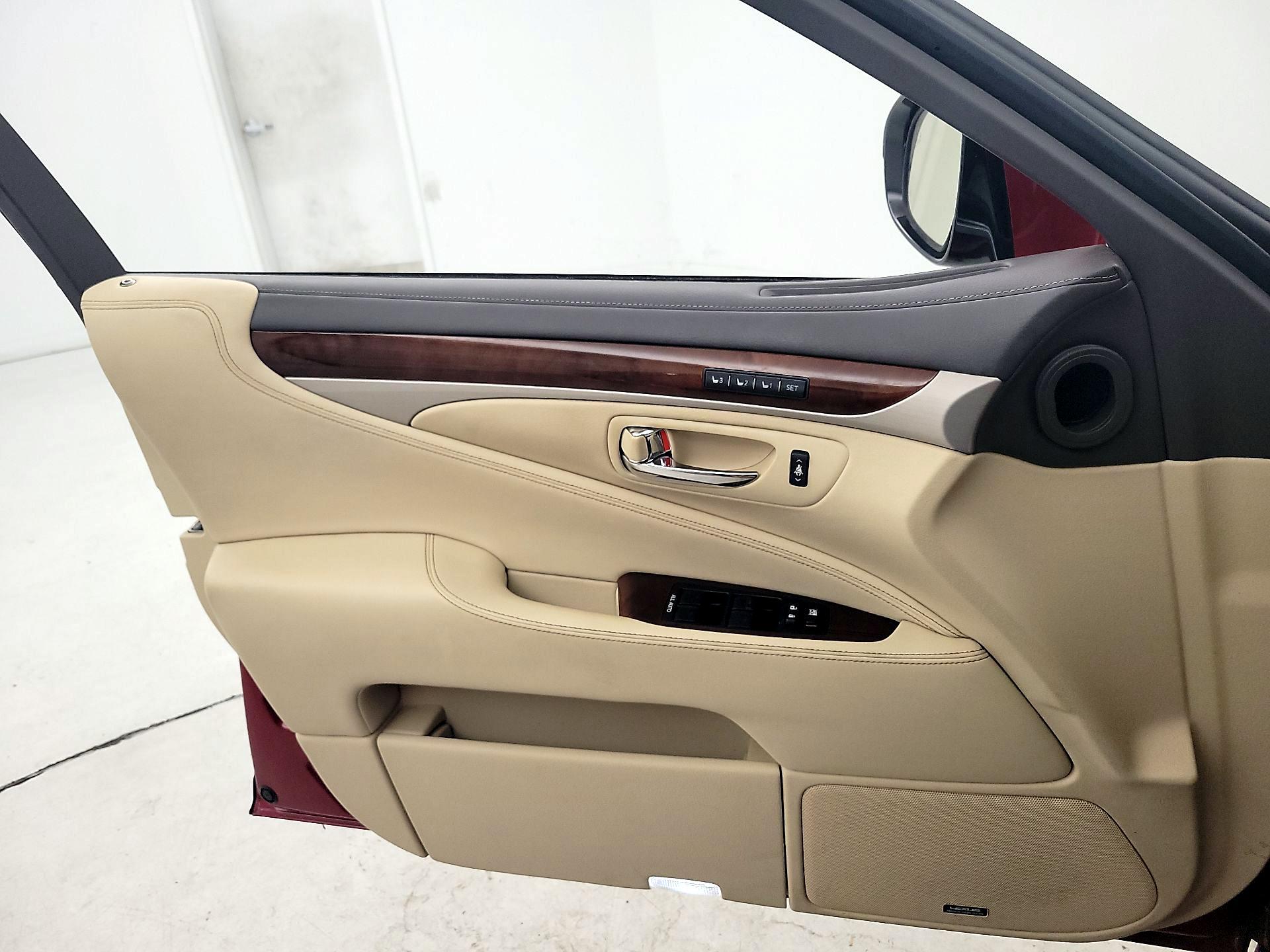 Thumbnail: 2015 Lexus LS - 12