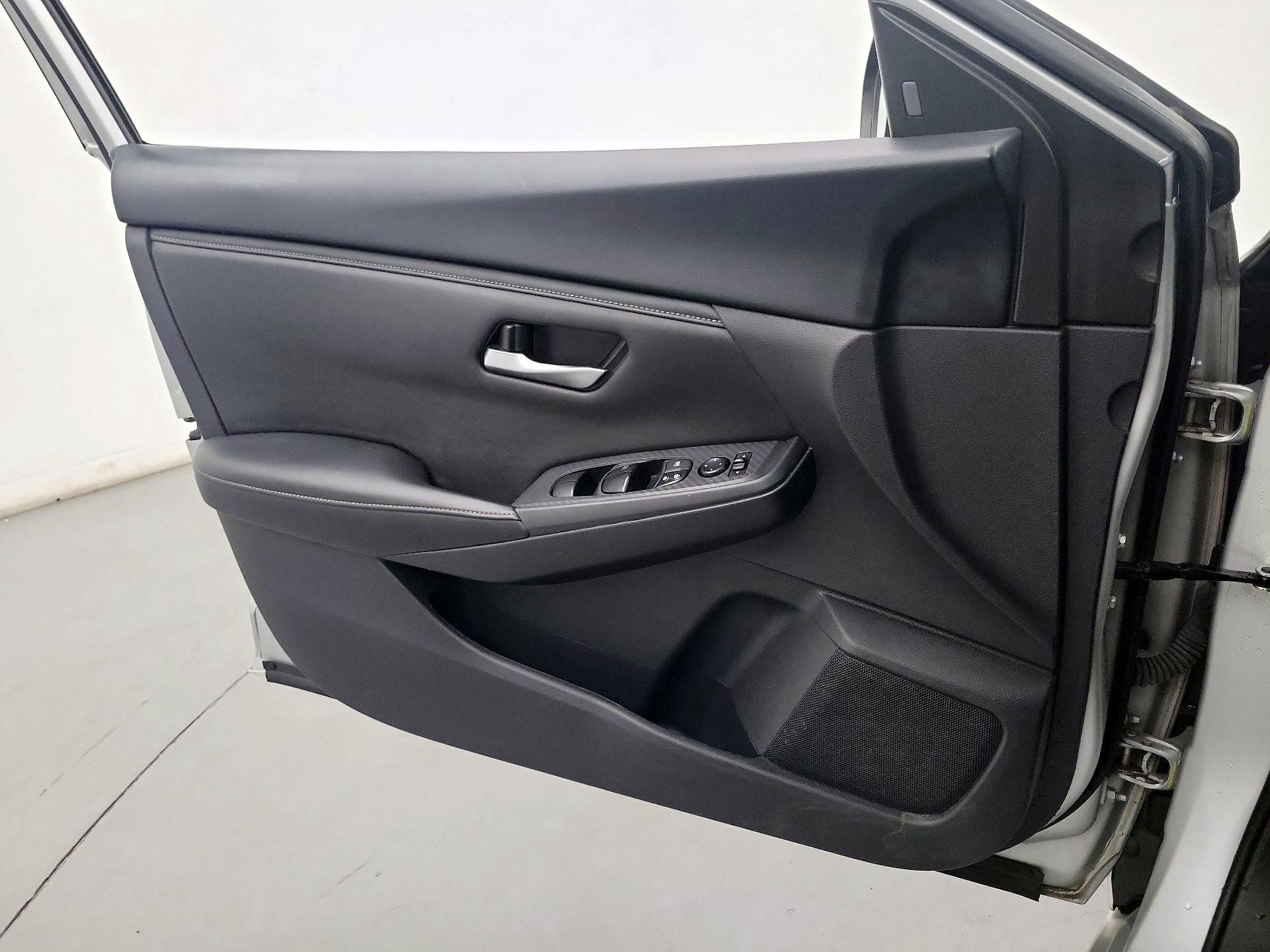 Thumbnail: 2023 Nissan Sentra - 10