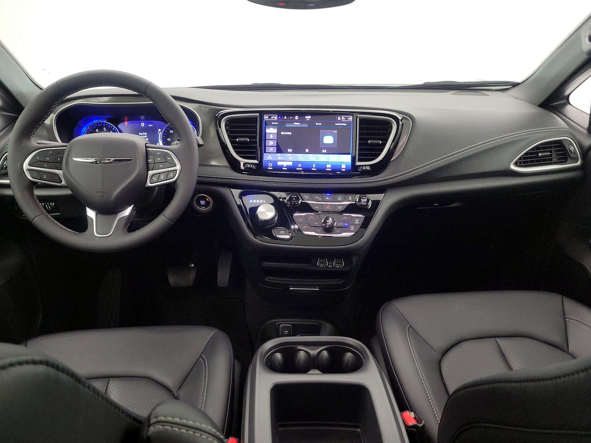 Thumbnail: 2025 Chrysler Pacifica - 9