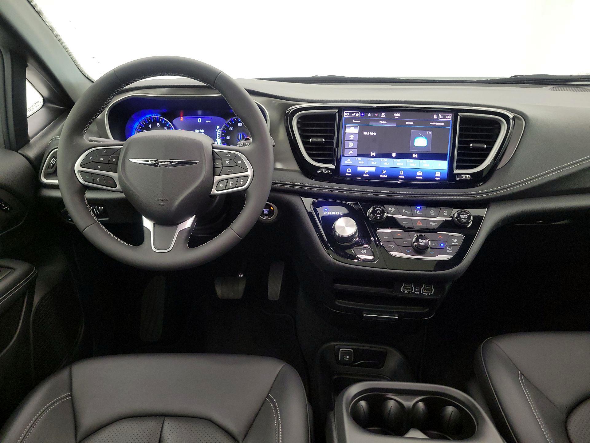 Thumbnail: 2025 Chrysler Pacifica - 10