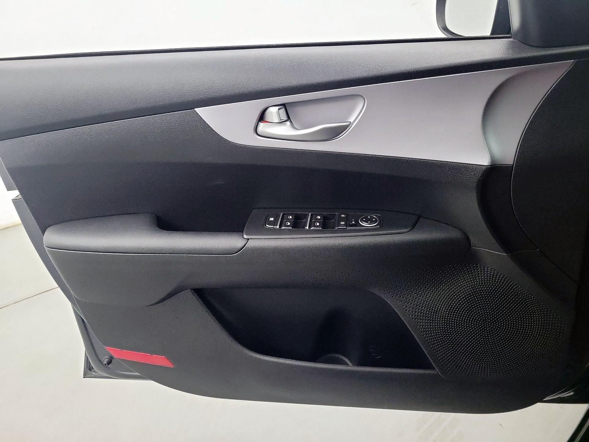 Thumbnail: 2024 Kia Forte - 12